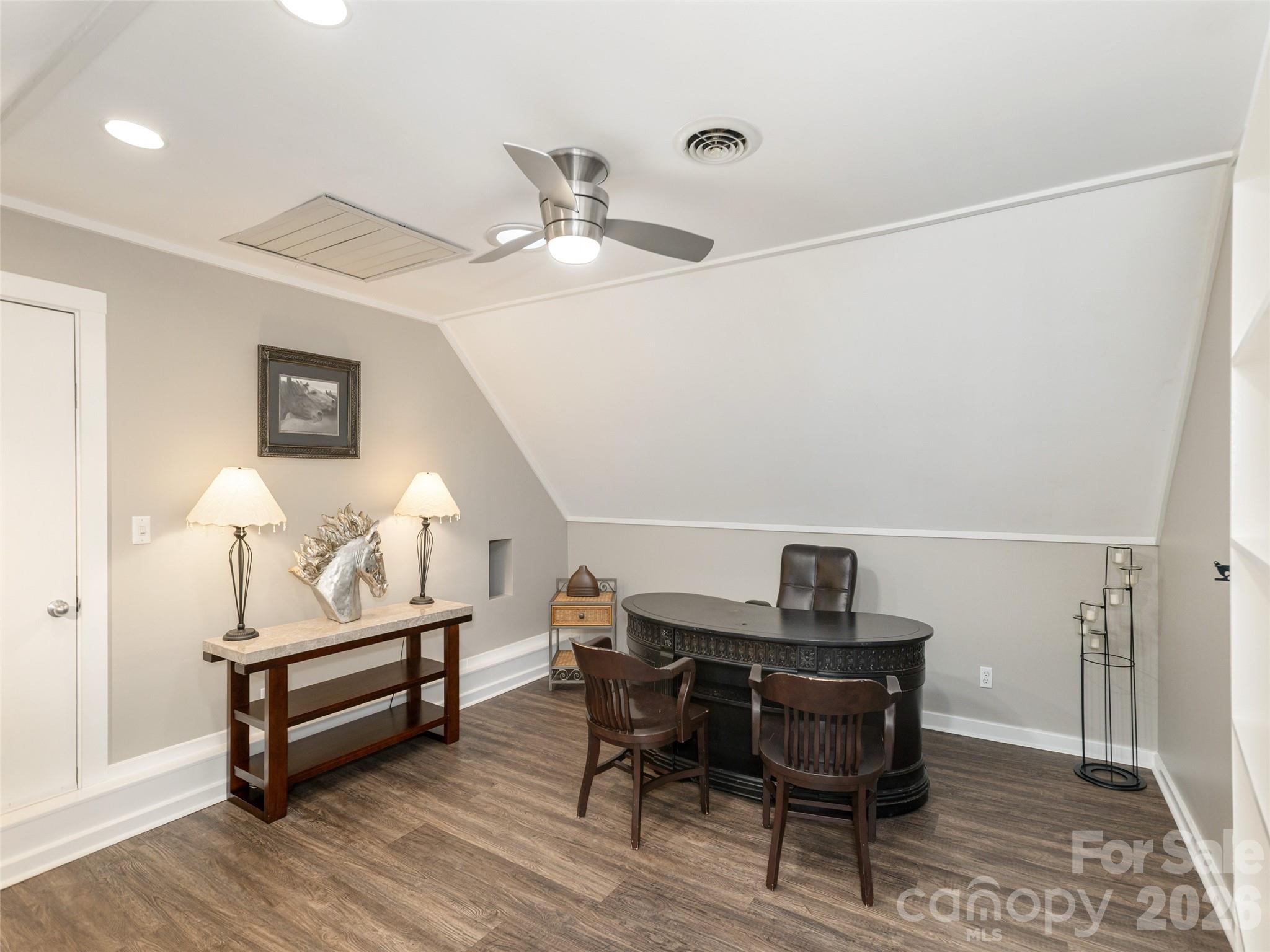 514 Whispering Hills Drive Property Photo 30