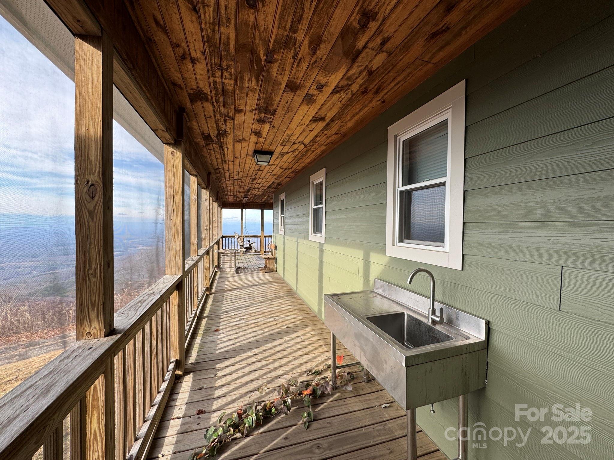 6955 Silver Creek Lane Property Photo 15