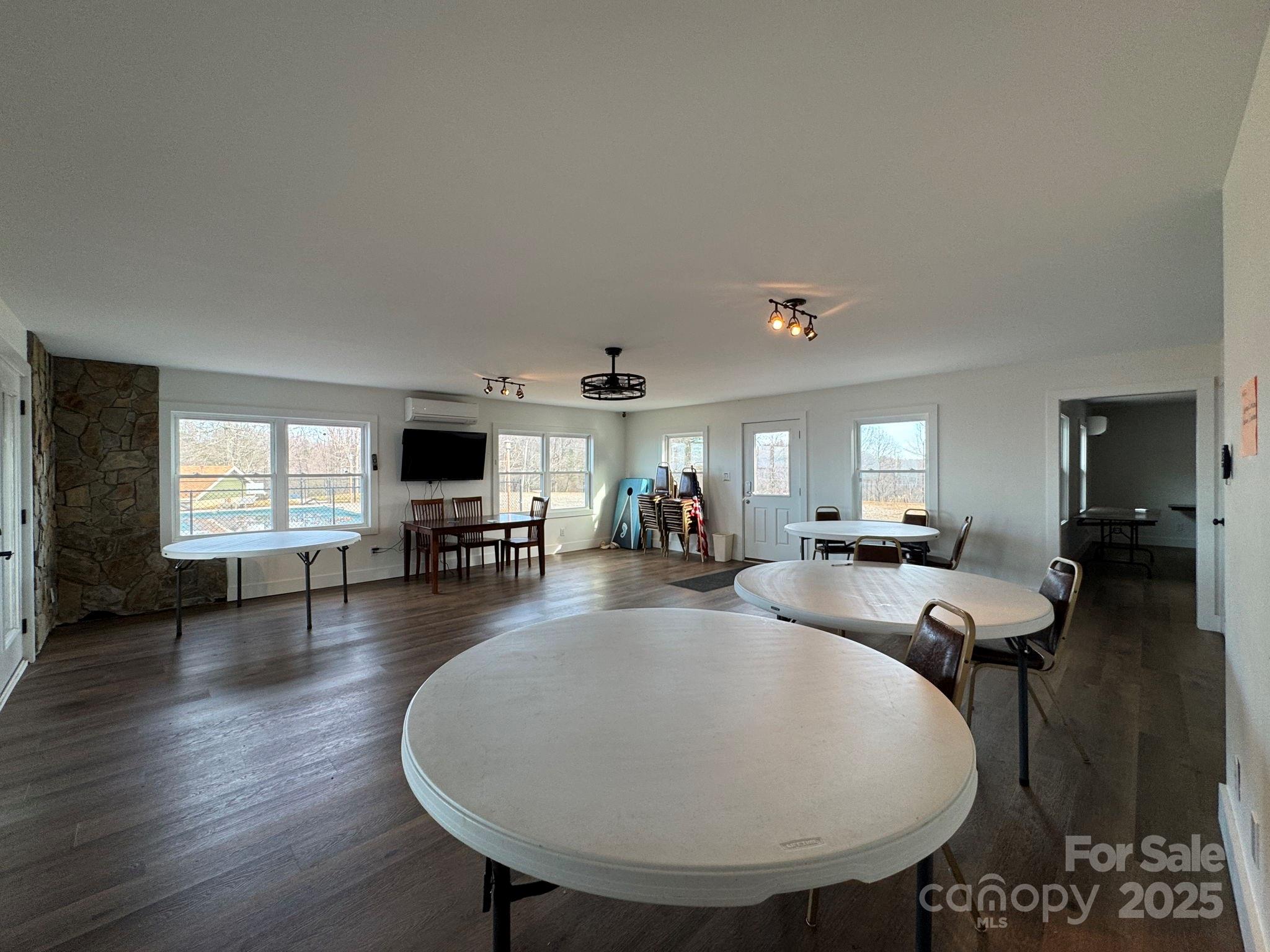 6955 Silver Creek Lane Property Photo 16