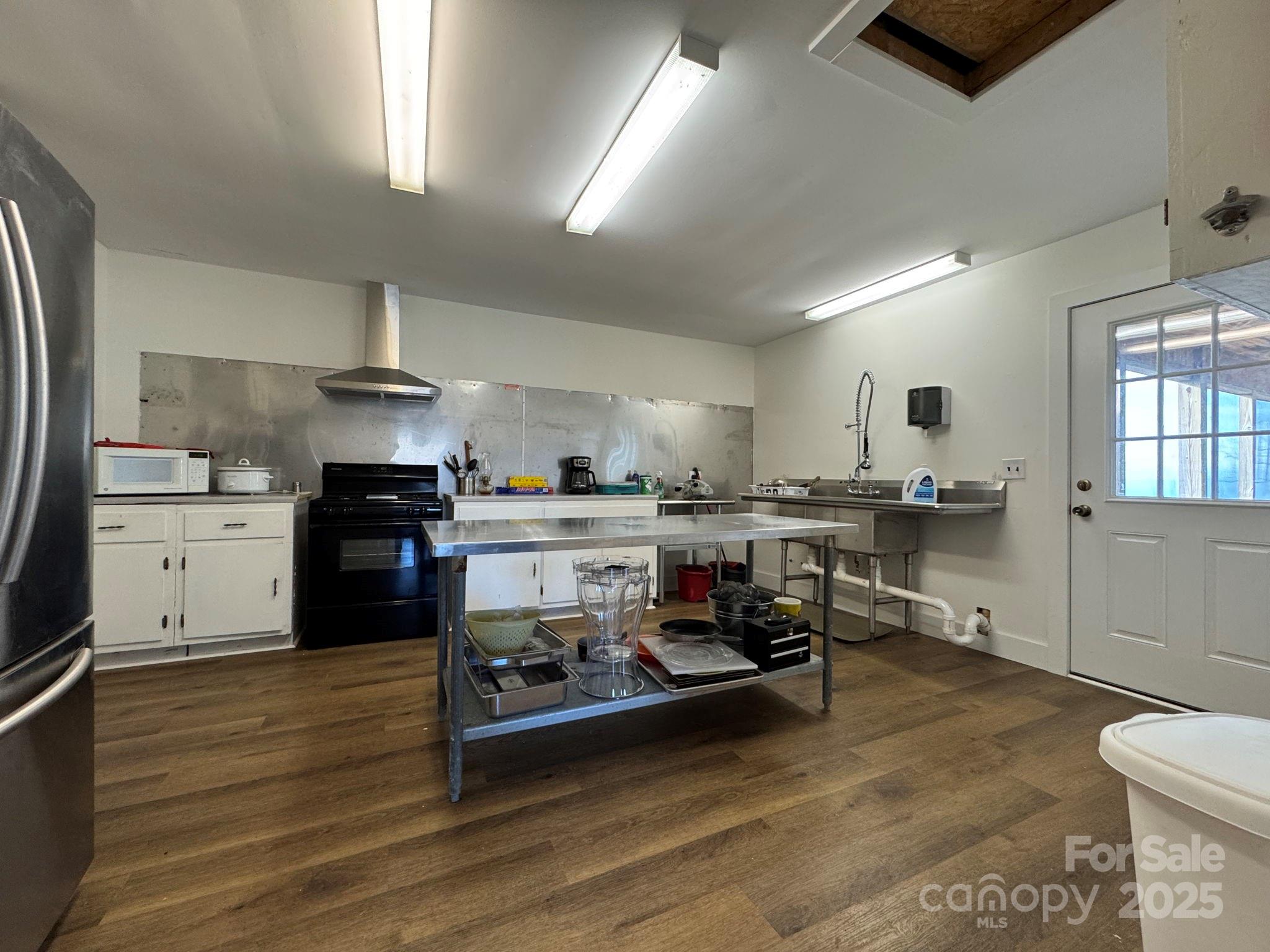 6955 Silver Creek Lane Property Photo 17