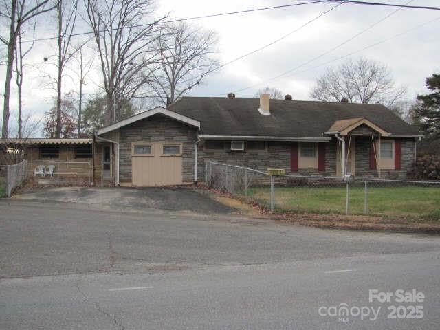 1103 E Main Street Property Photo 1