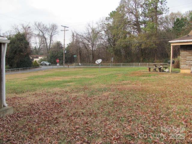 1103 E Main Street Property Photo 4