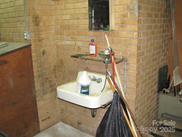 1103 E Main Street Property Photo 10