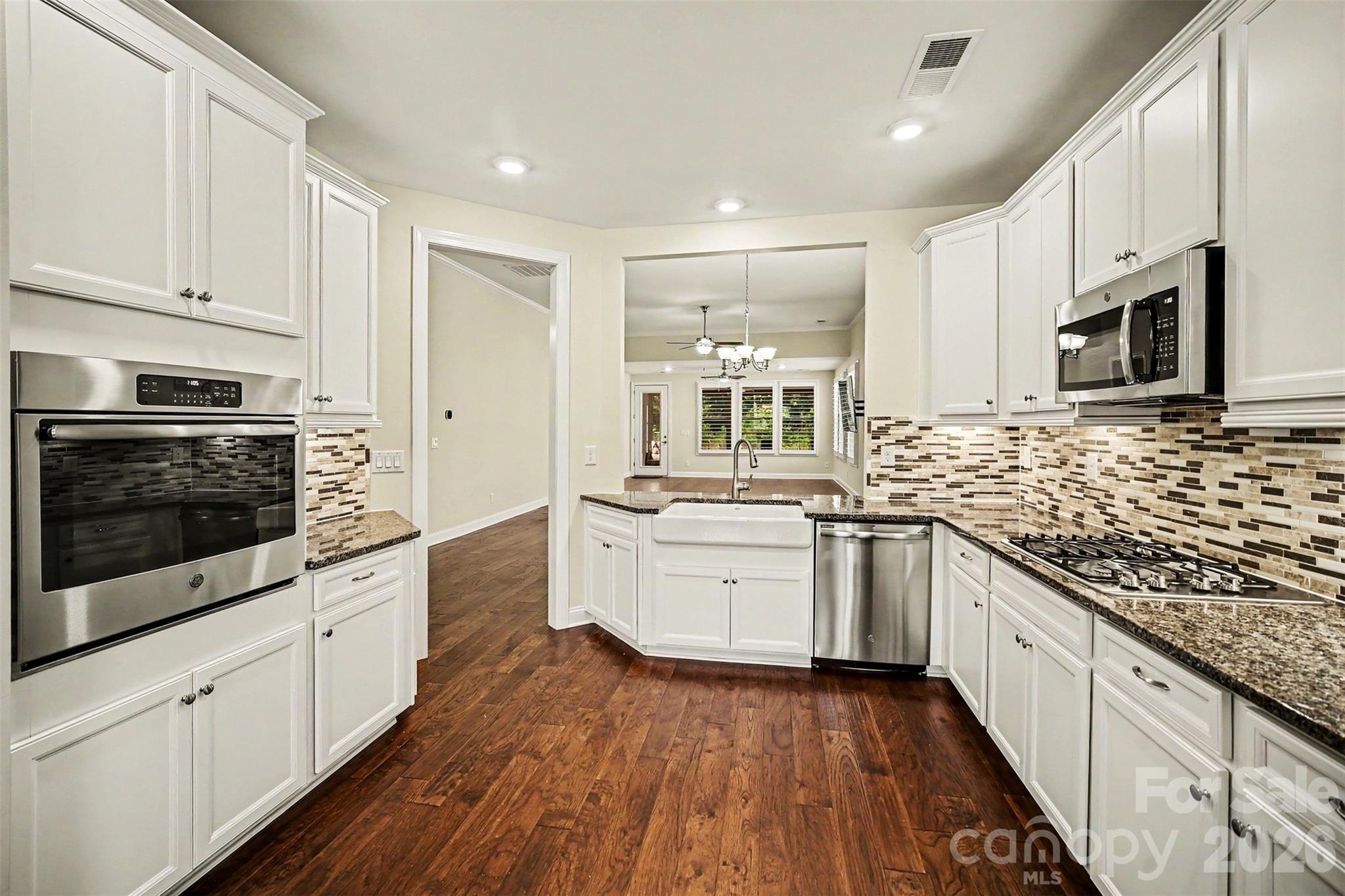 8407 Festival Way Property Photo 9