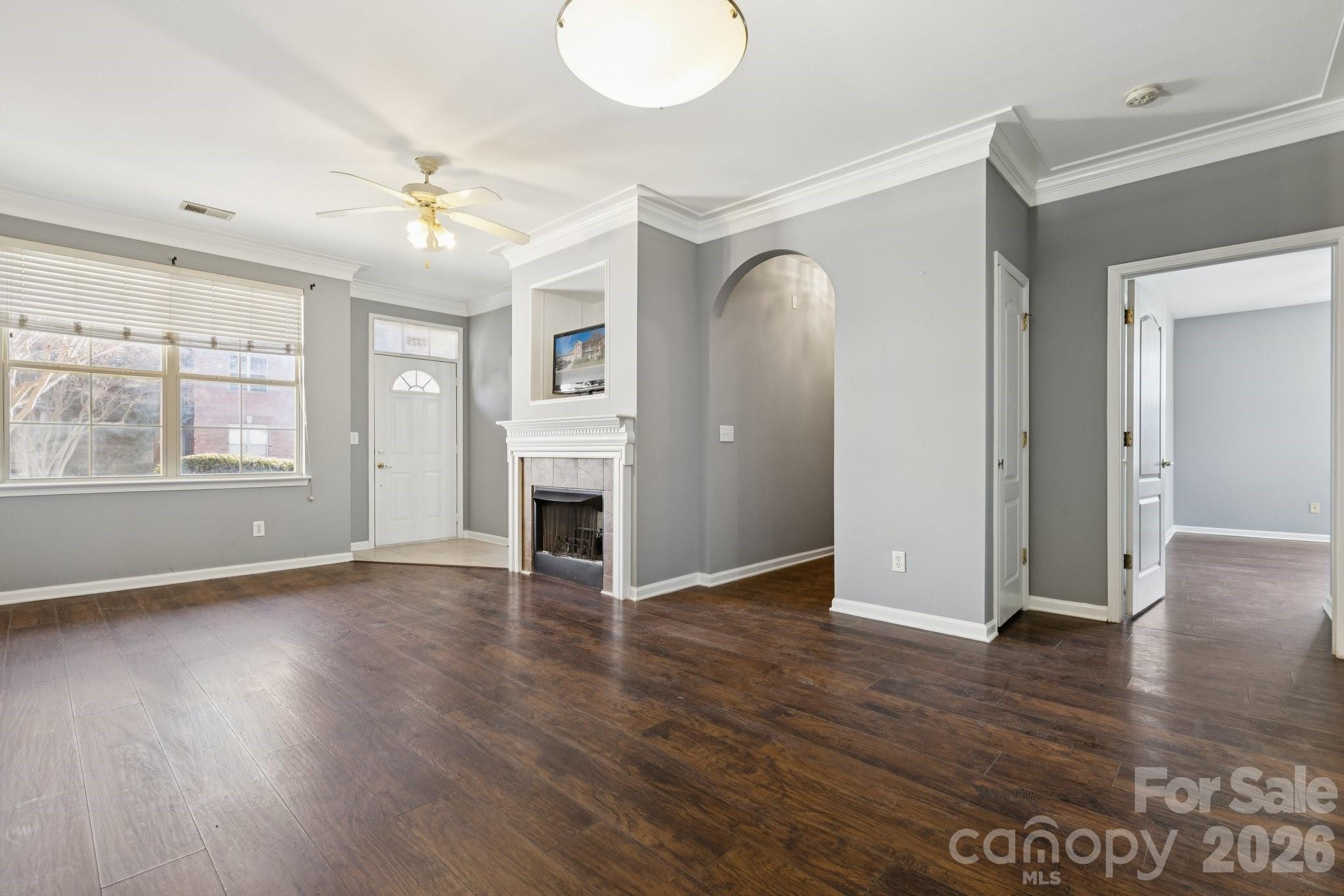 7325 Michaels Landing Drive Property Photo 3