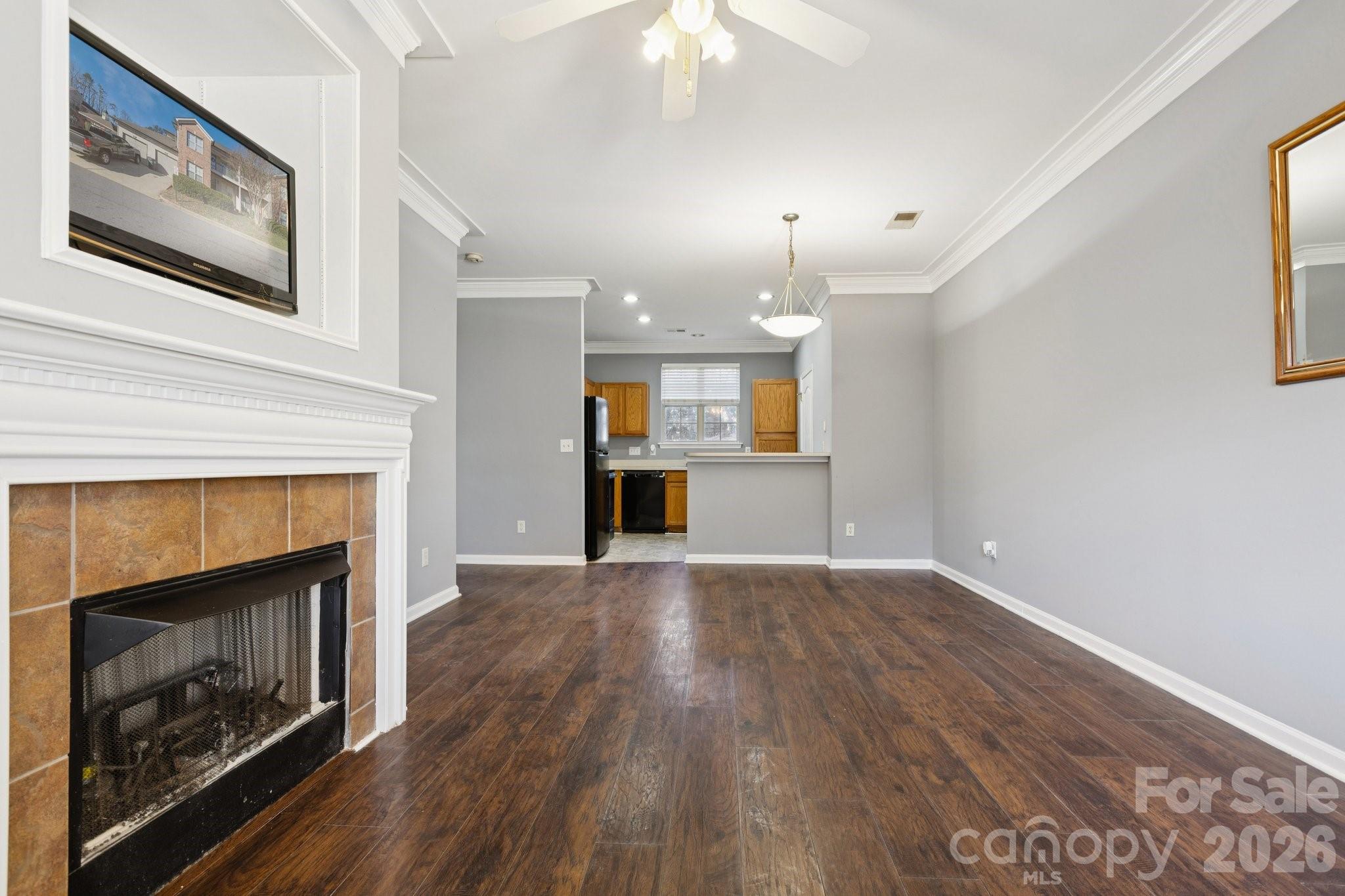 7325 Michaels Landing Drive Property Photo 4