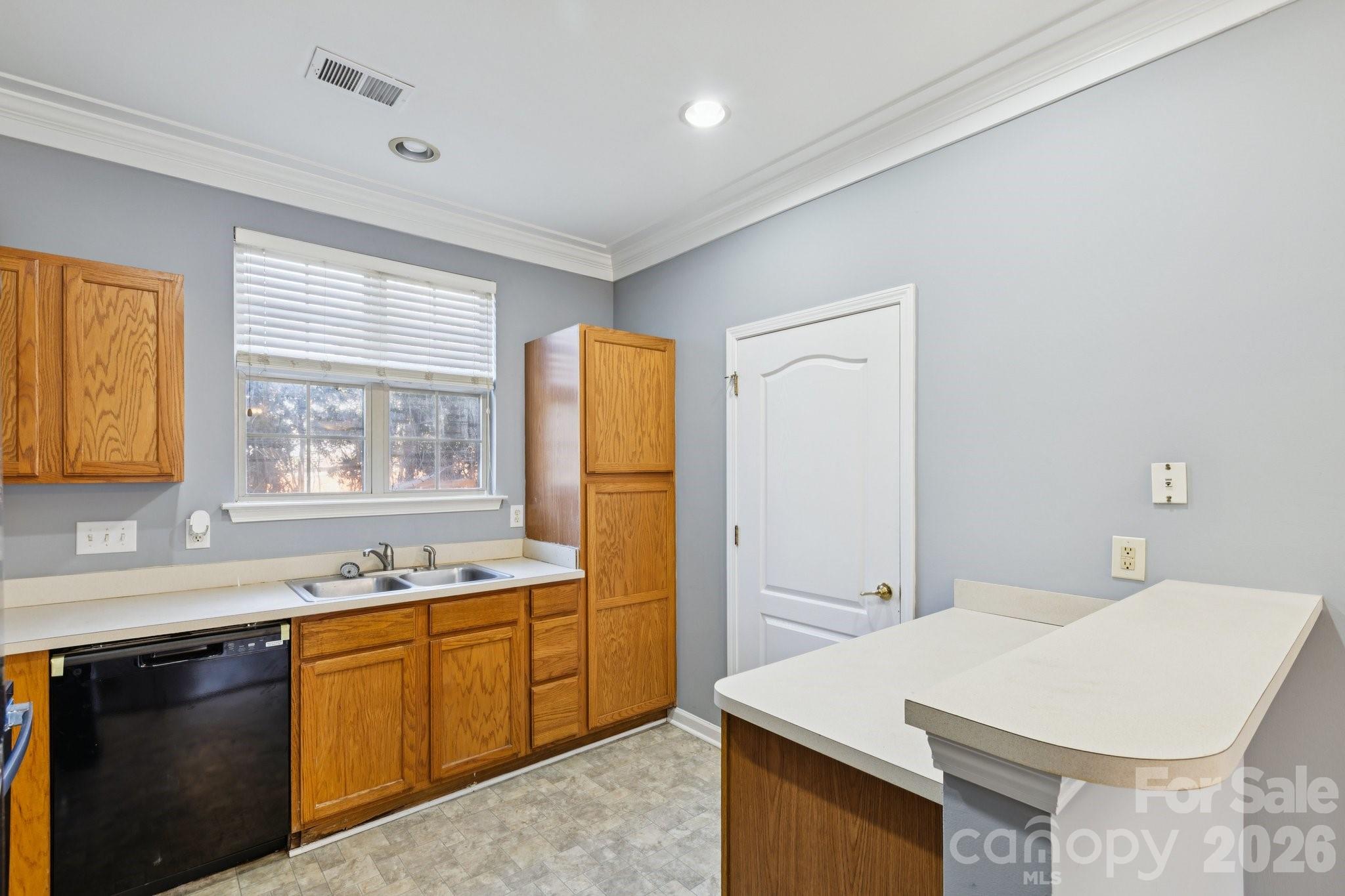 7325 Michaels Landing Drive Property Photo 10