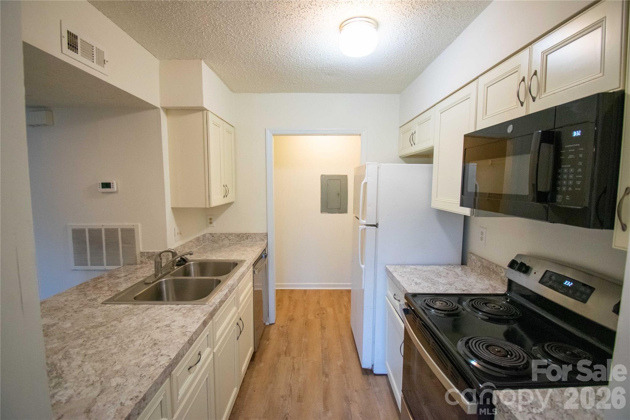 11042 Harrowfield Road Property Photo 10