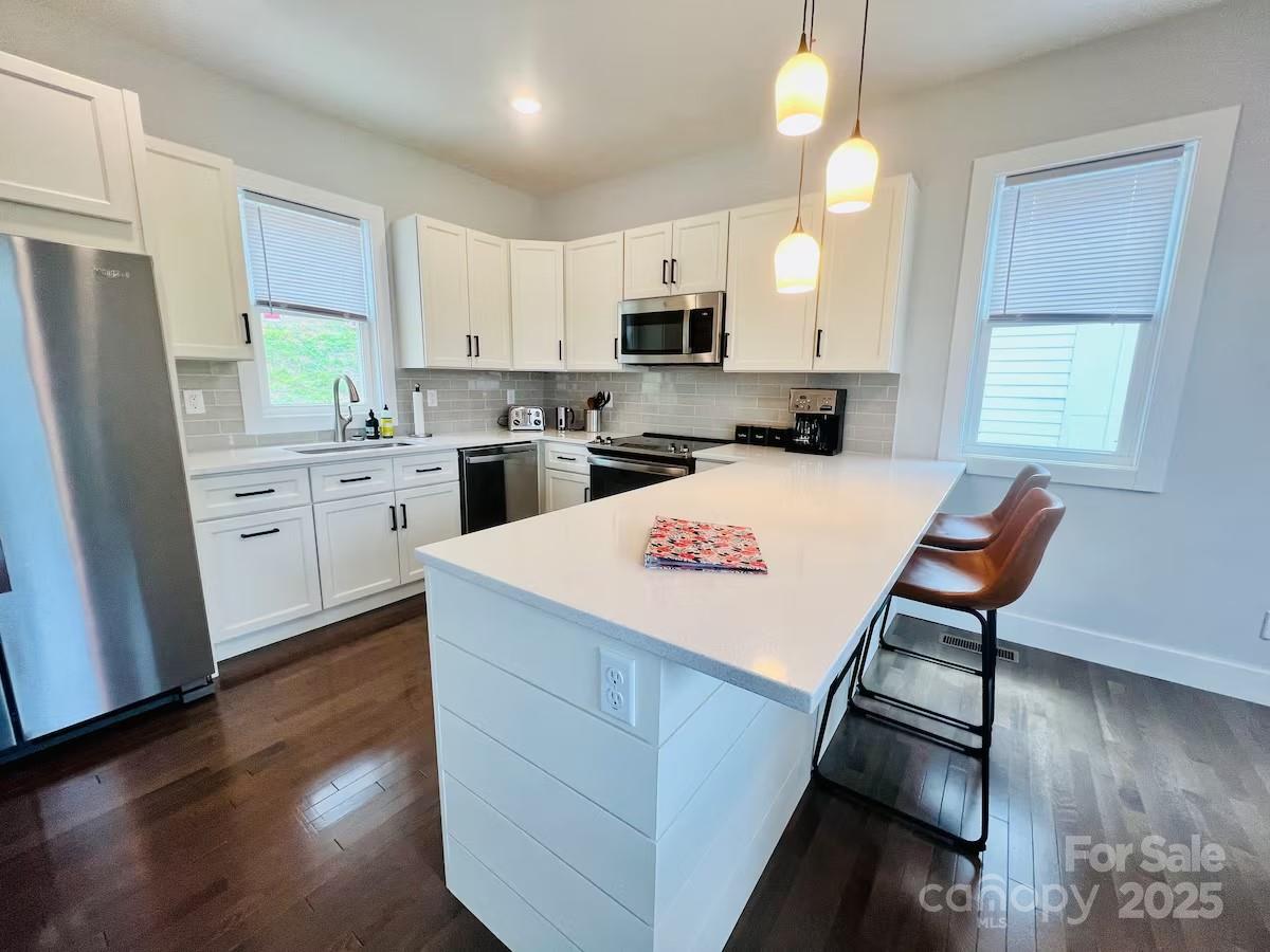 1061 Riverside Drive Property Photo 8