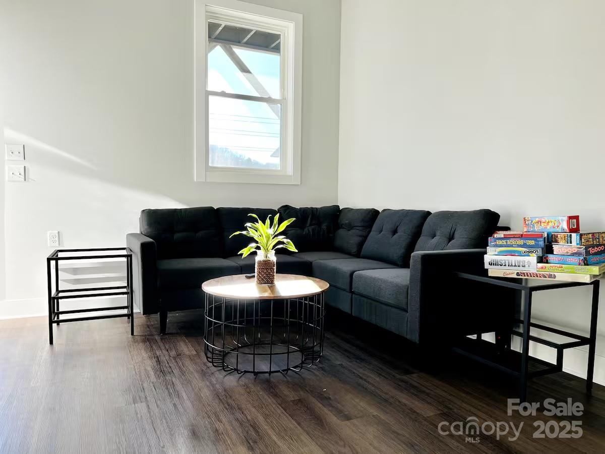 1061 Riverside Drive Property Photo 16