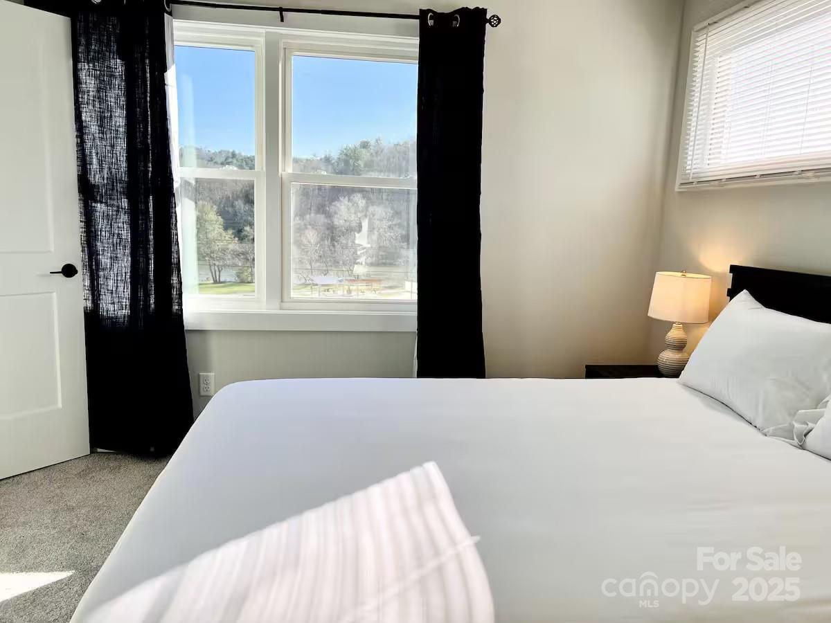 1061 Riverside Drive Property Photo 22