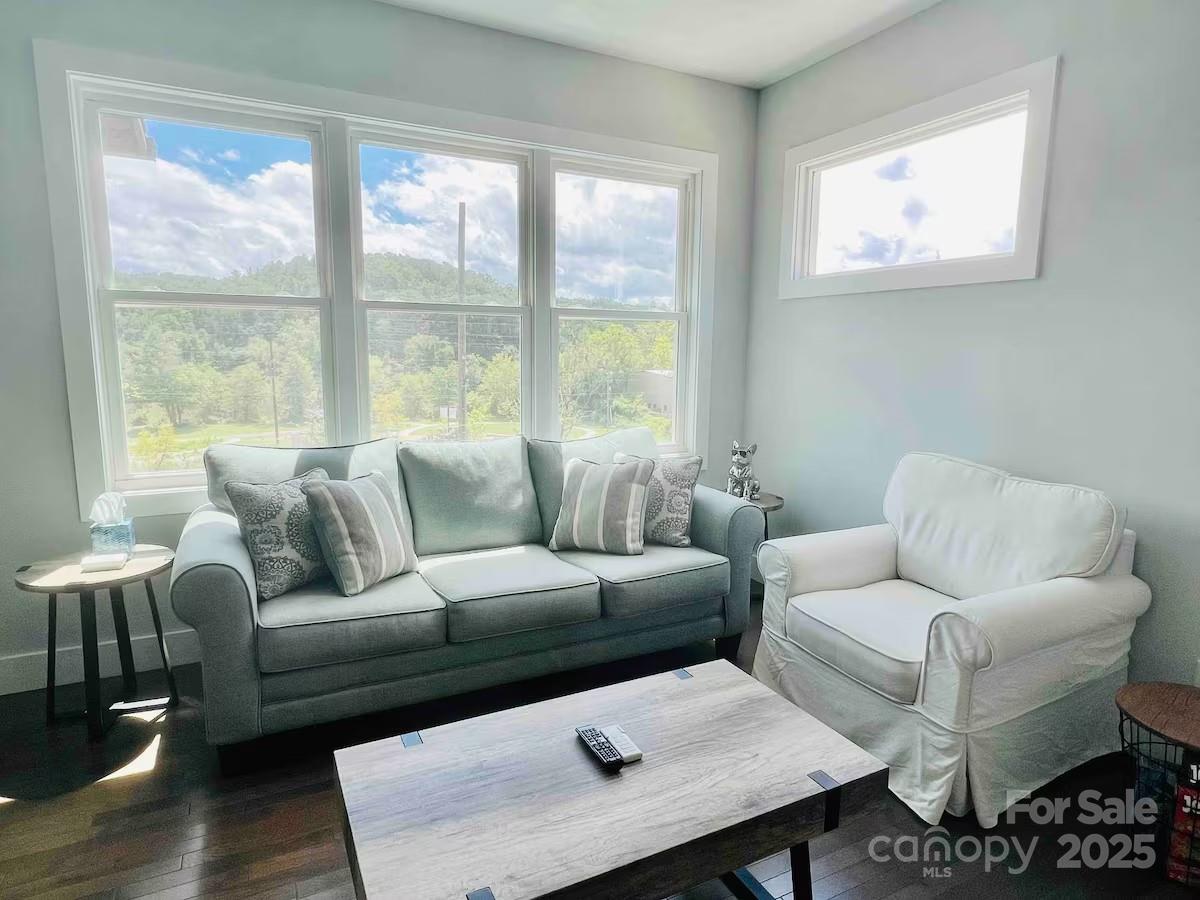 1061 Riverside Drive Property Photo 23
