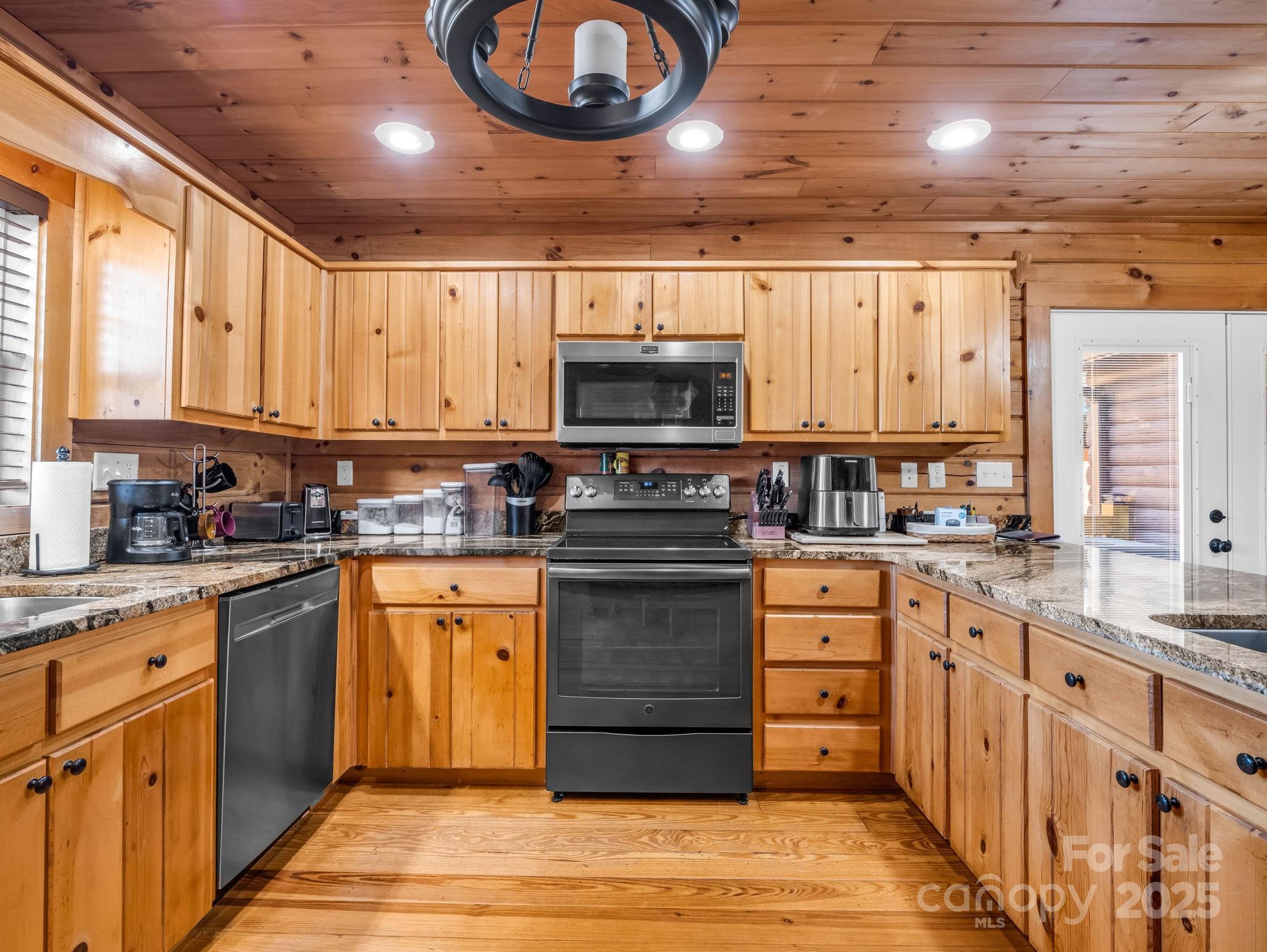 526 River Road Property Photo 15