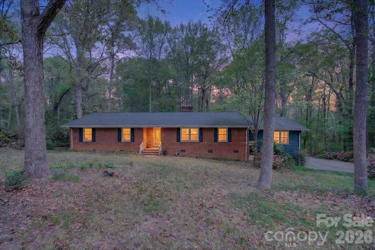962 Sherwood Circle Property Photo 1