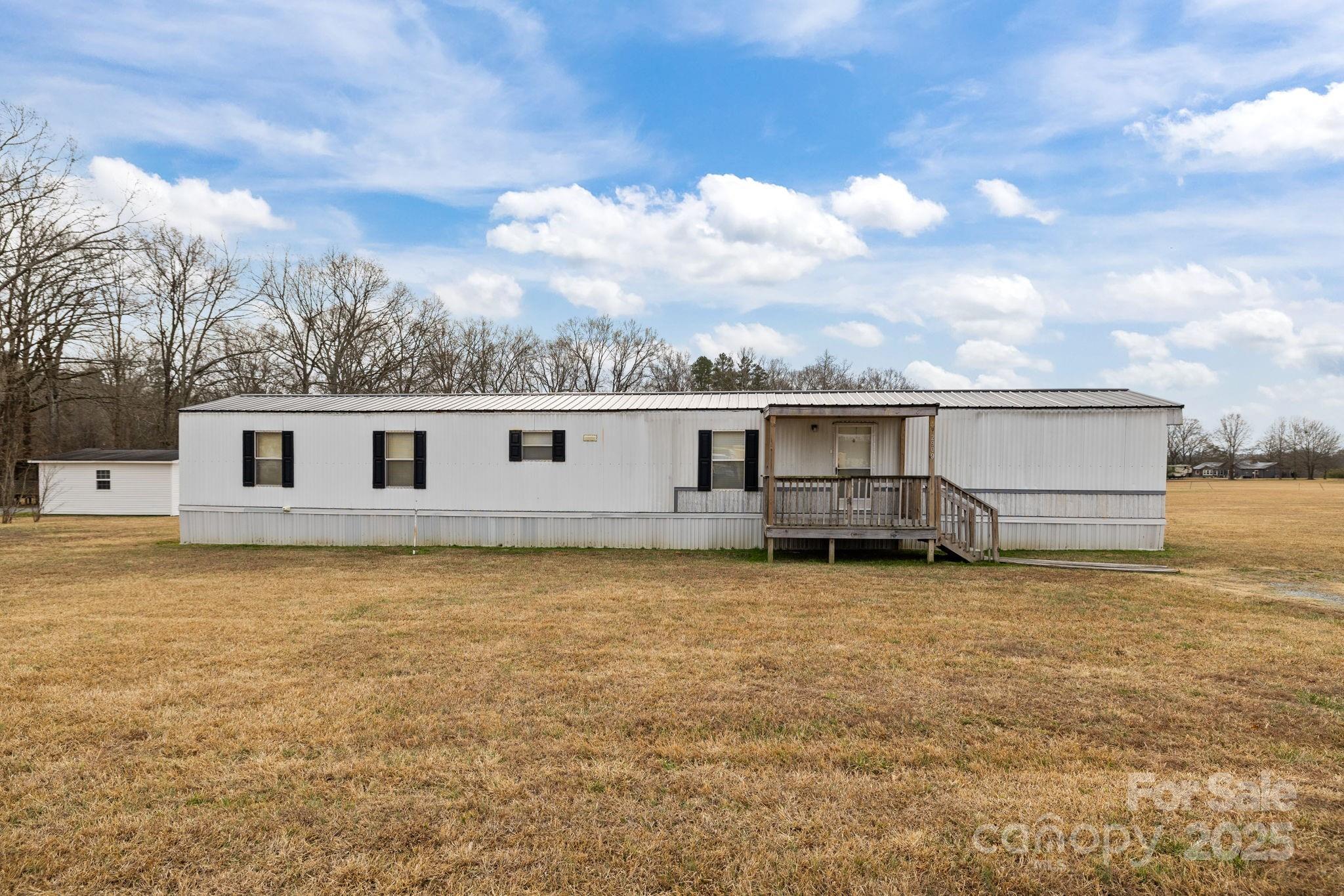 2909 New Town Road Property Photo 2