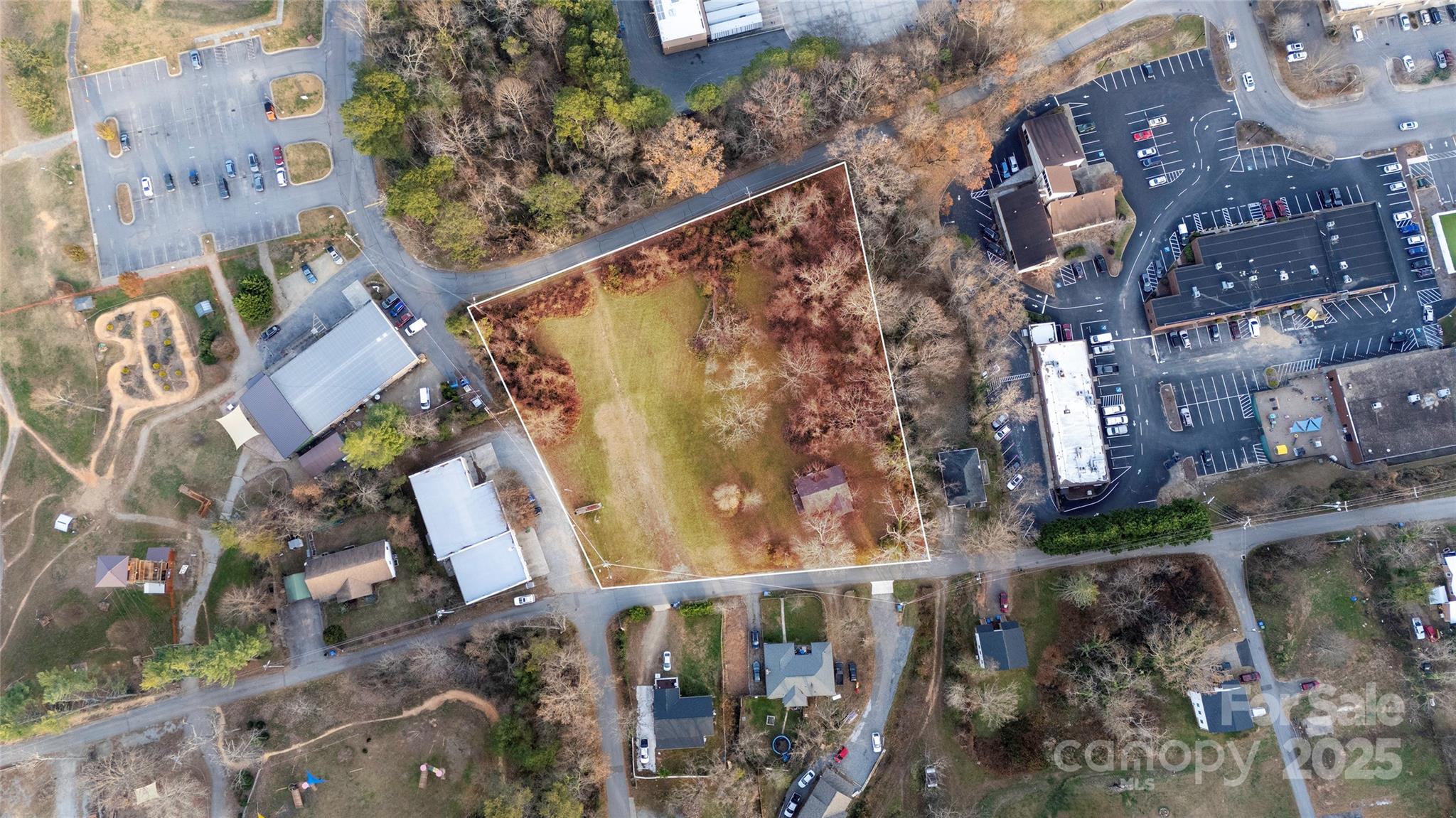 1 Scrambler Circle Property Photo 2