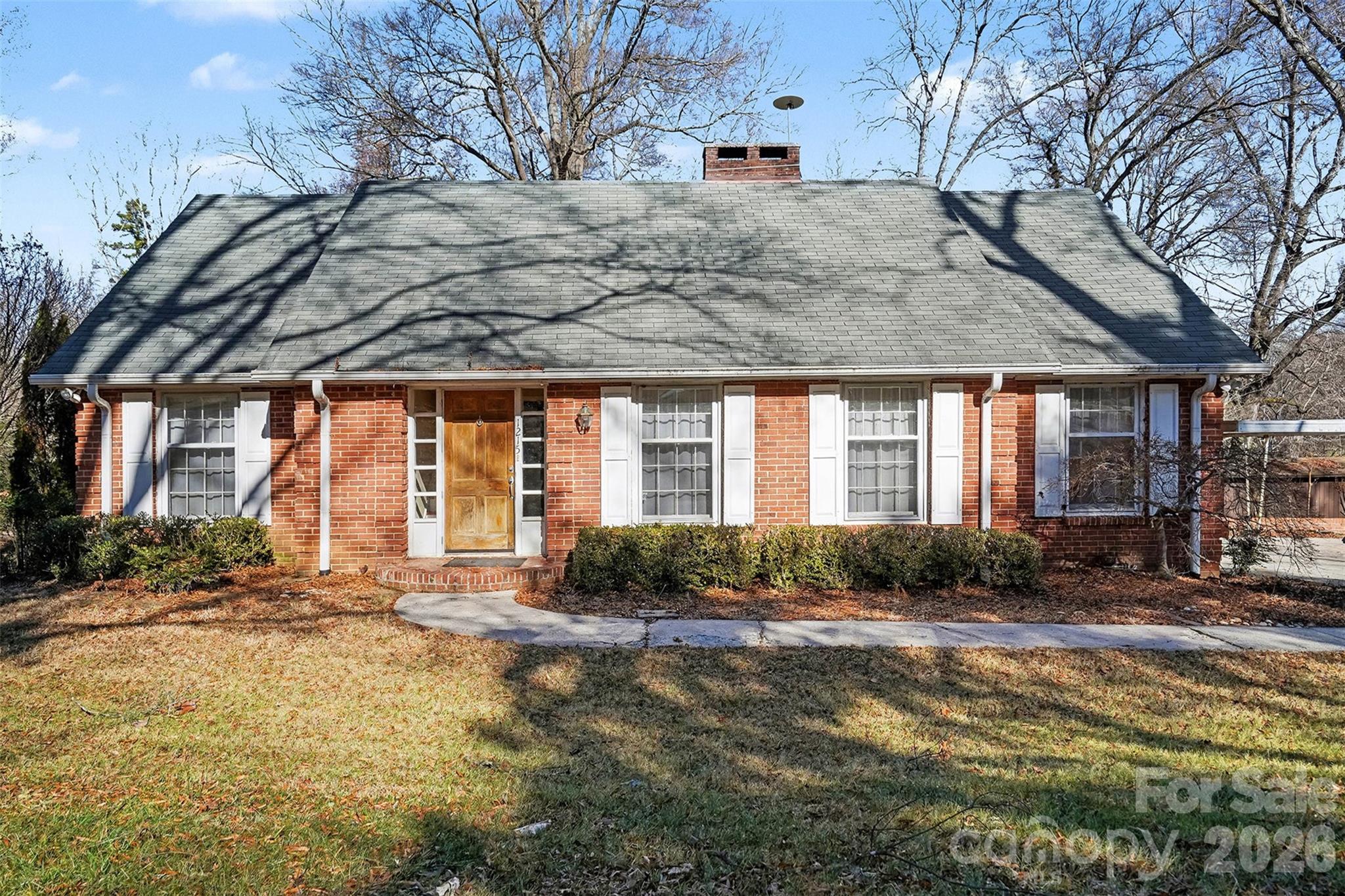 1215 Robinhood Circle Property Photo 1
