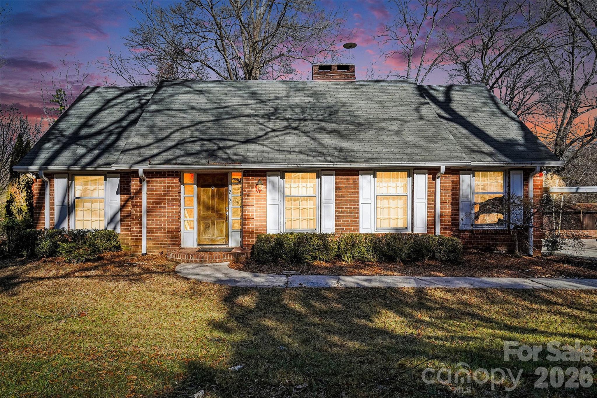 1215 Robinhood Circle Property Photo 2