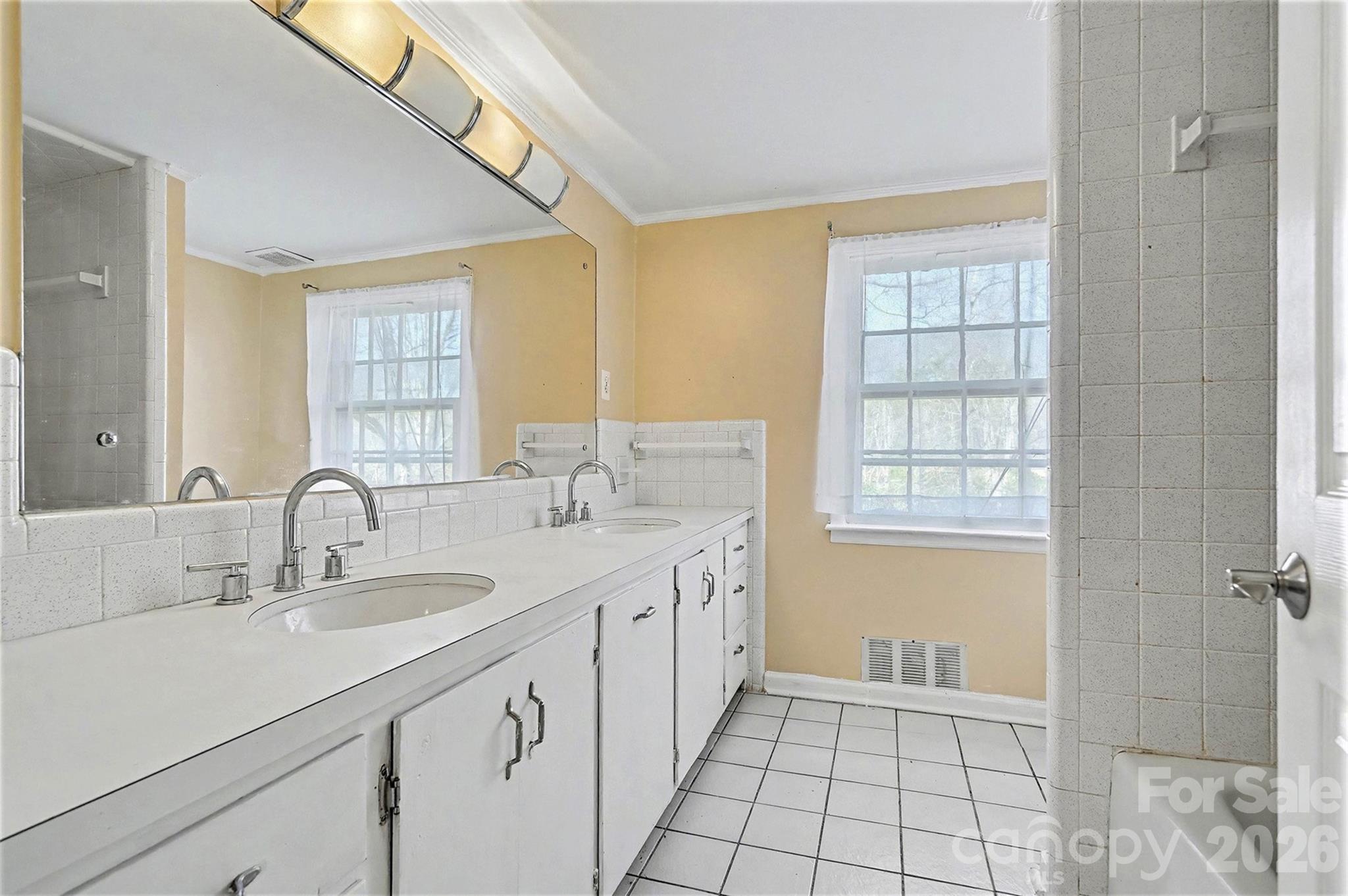 1215 Robinhood Circle Property Photo 24