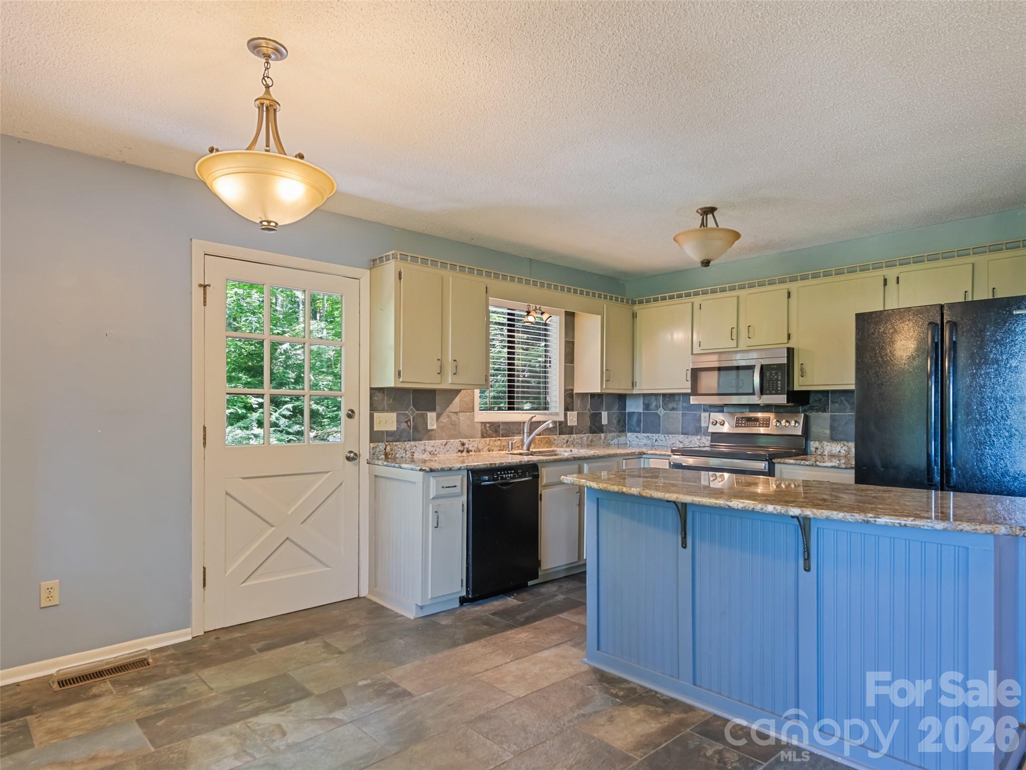 1392 Mount Chalet Road Property Photo 19