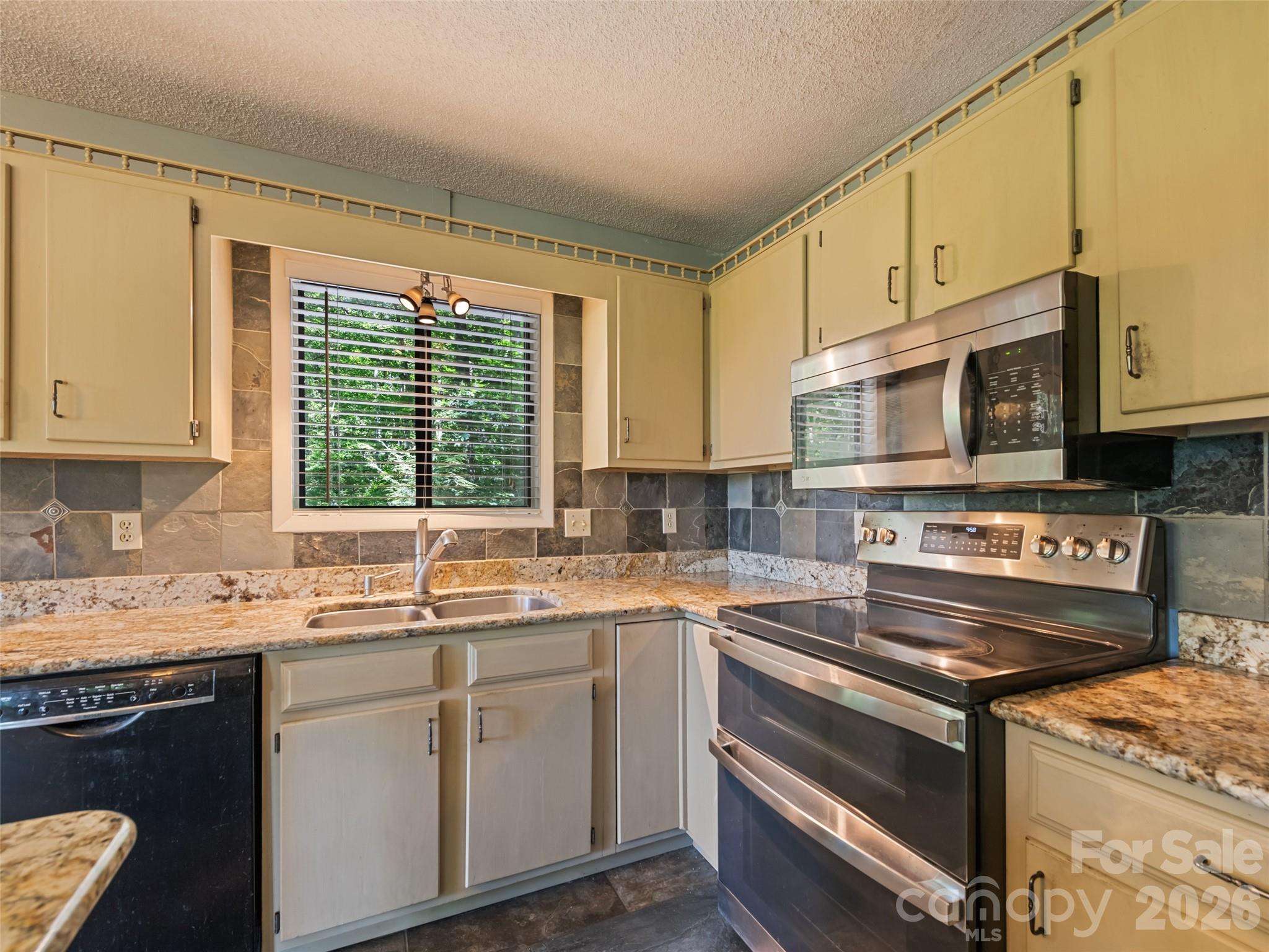 1392 Mount Chalet Road Property Photo 21