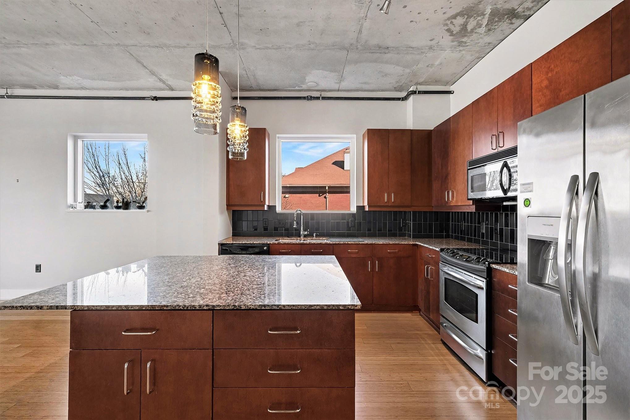 505 E Sixth Street 304 Property Photo 16