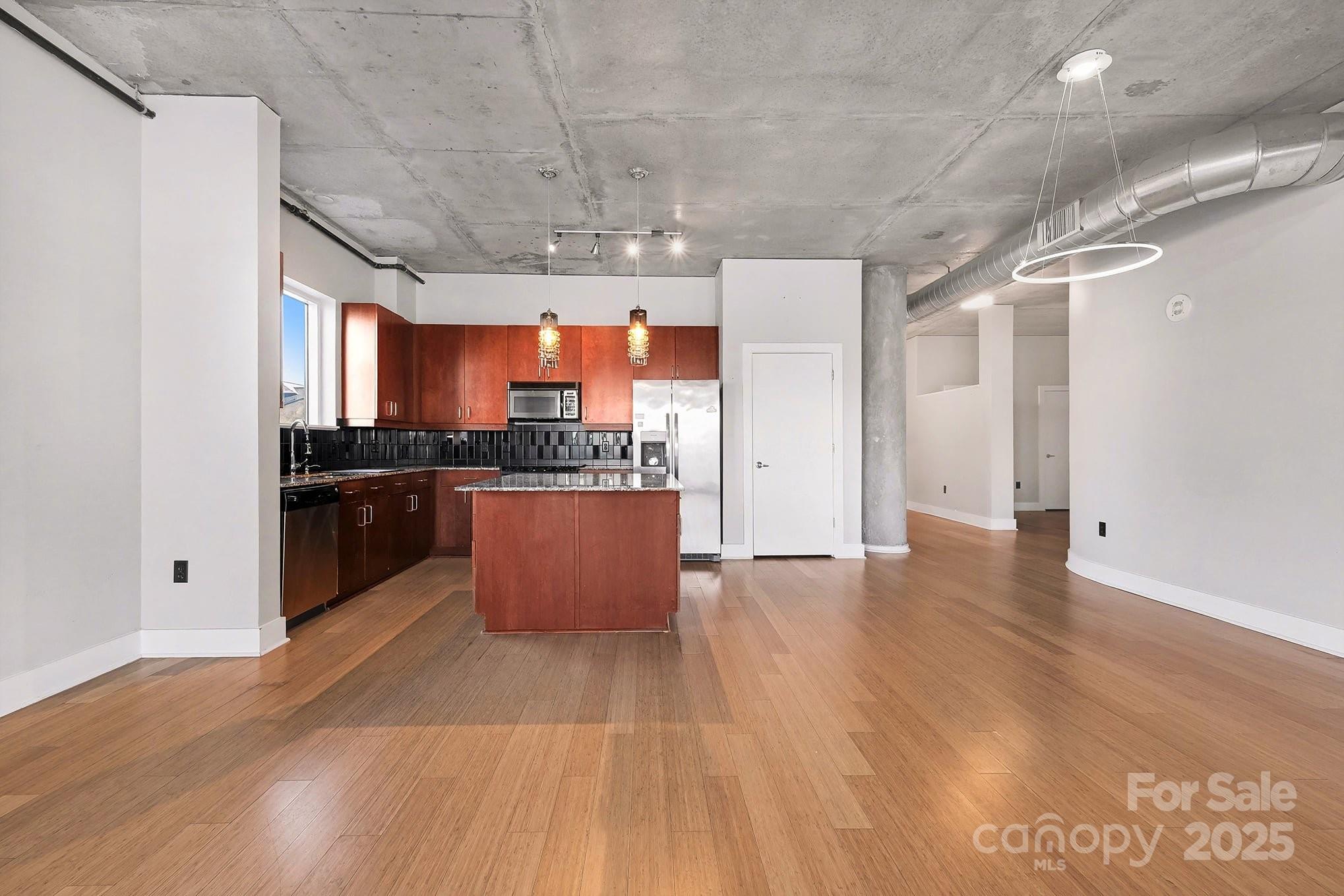 505 E Sixth Street 304 Property Photo 17