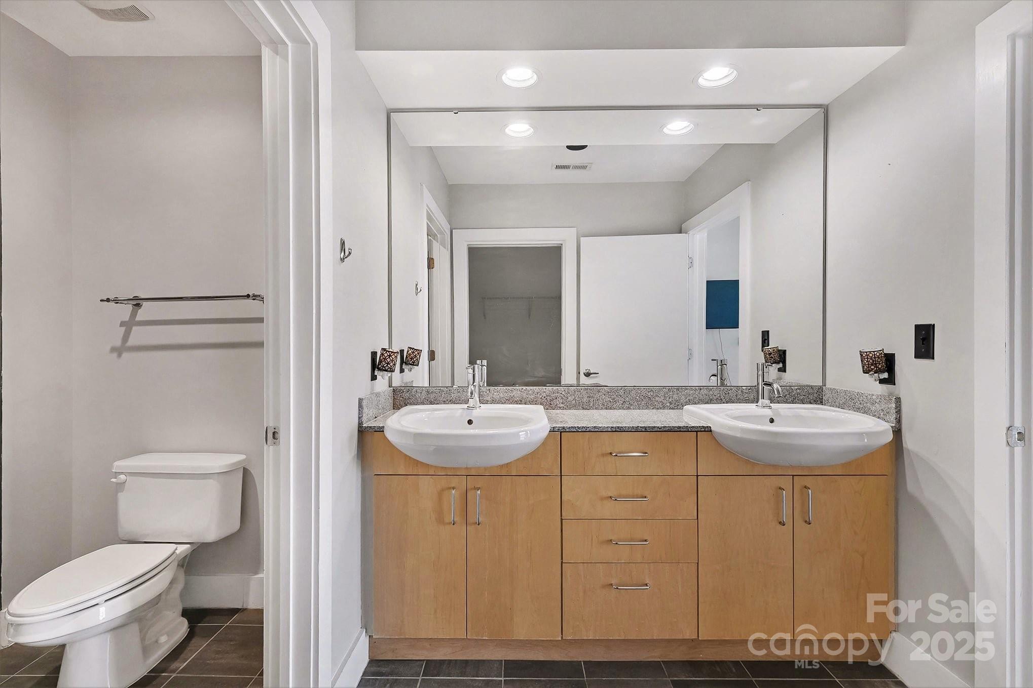 505 E Sixth Street 304 Property Photo 26