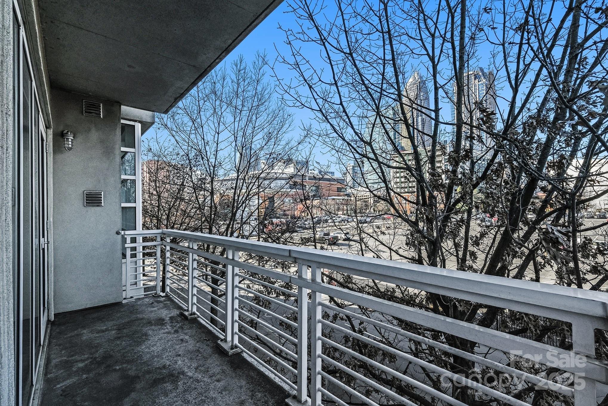 505 E Sixth Street 304 Property Photo 32