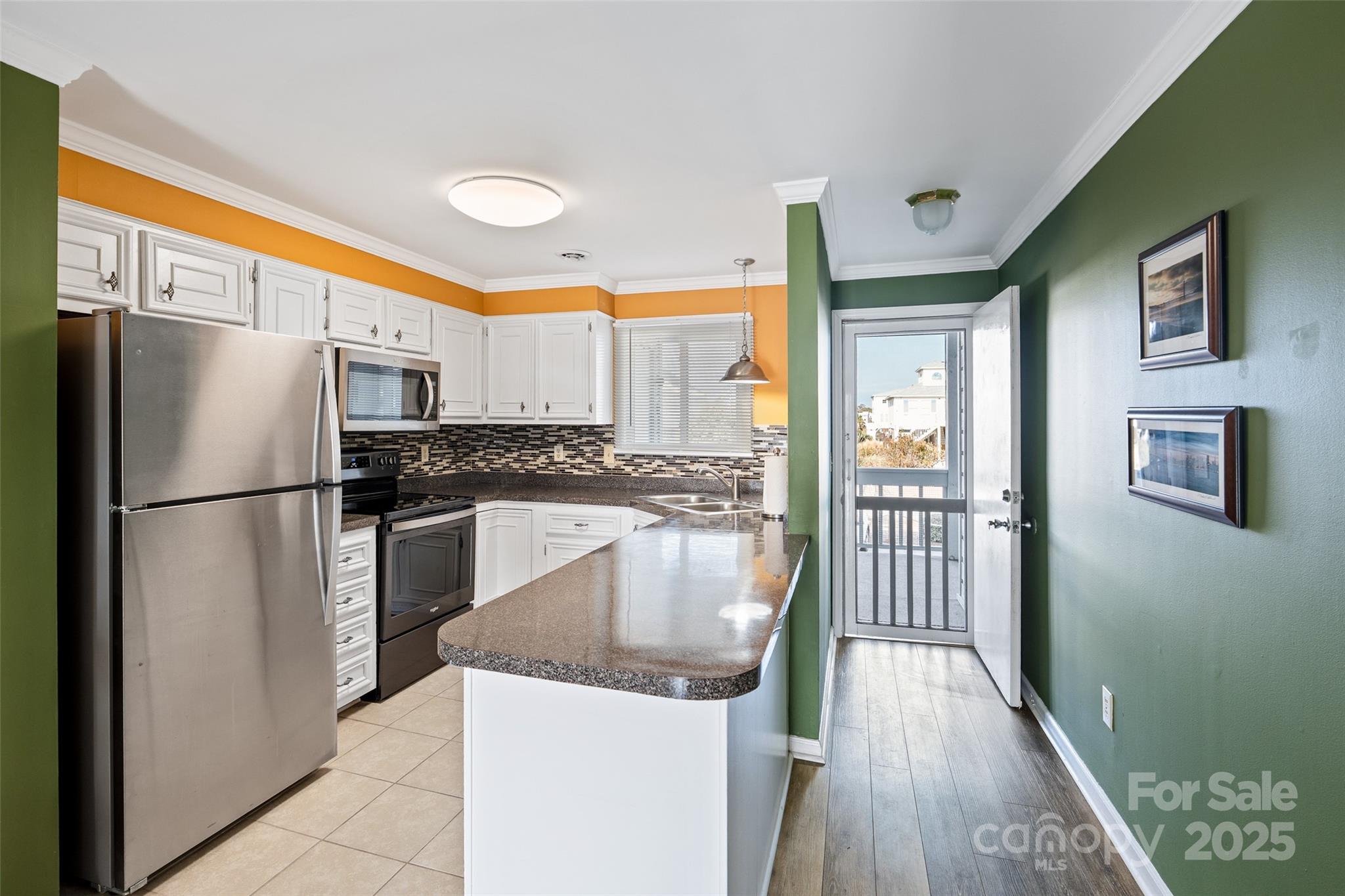 2714 W Beach Drive Property Photo 19