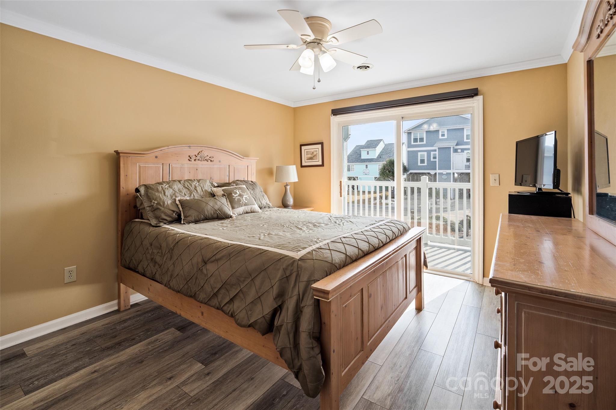2714 W Beach Drive Property Photo 25