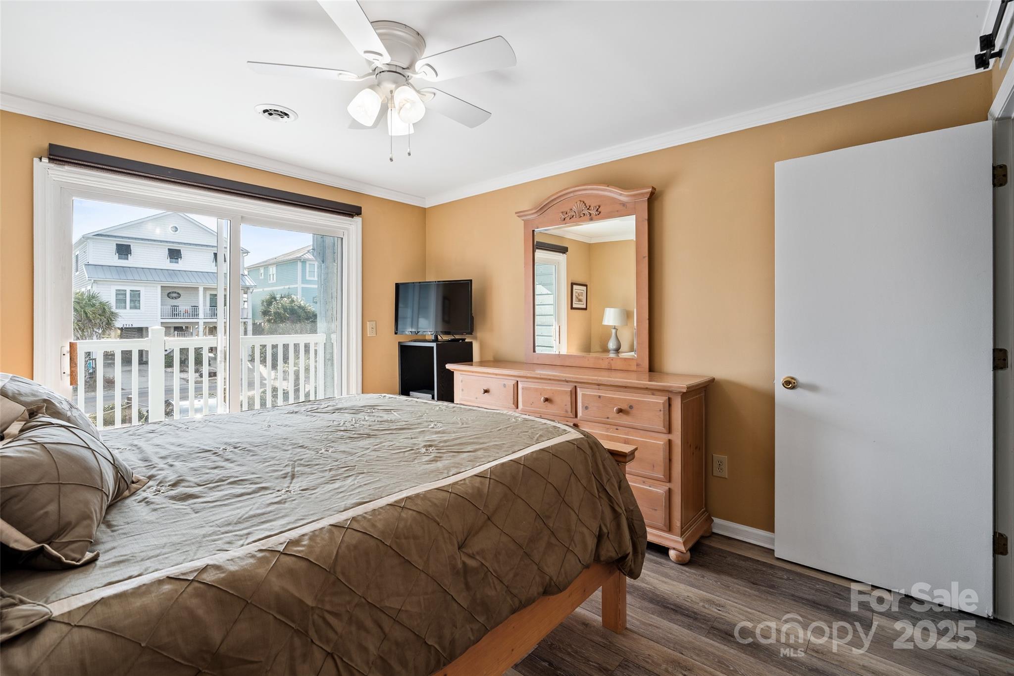 2714 W Beach Drive Property Photo 26