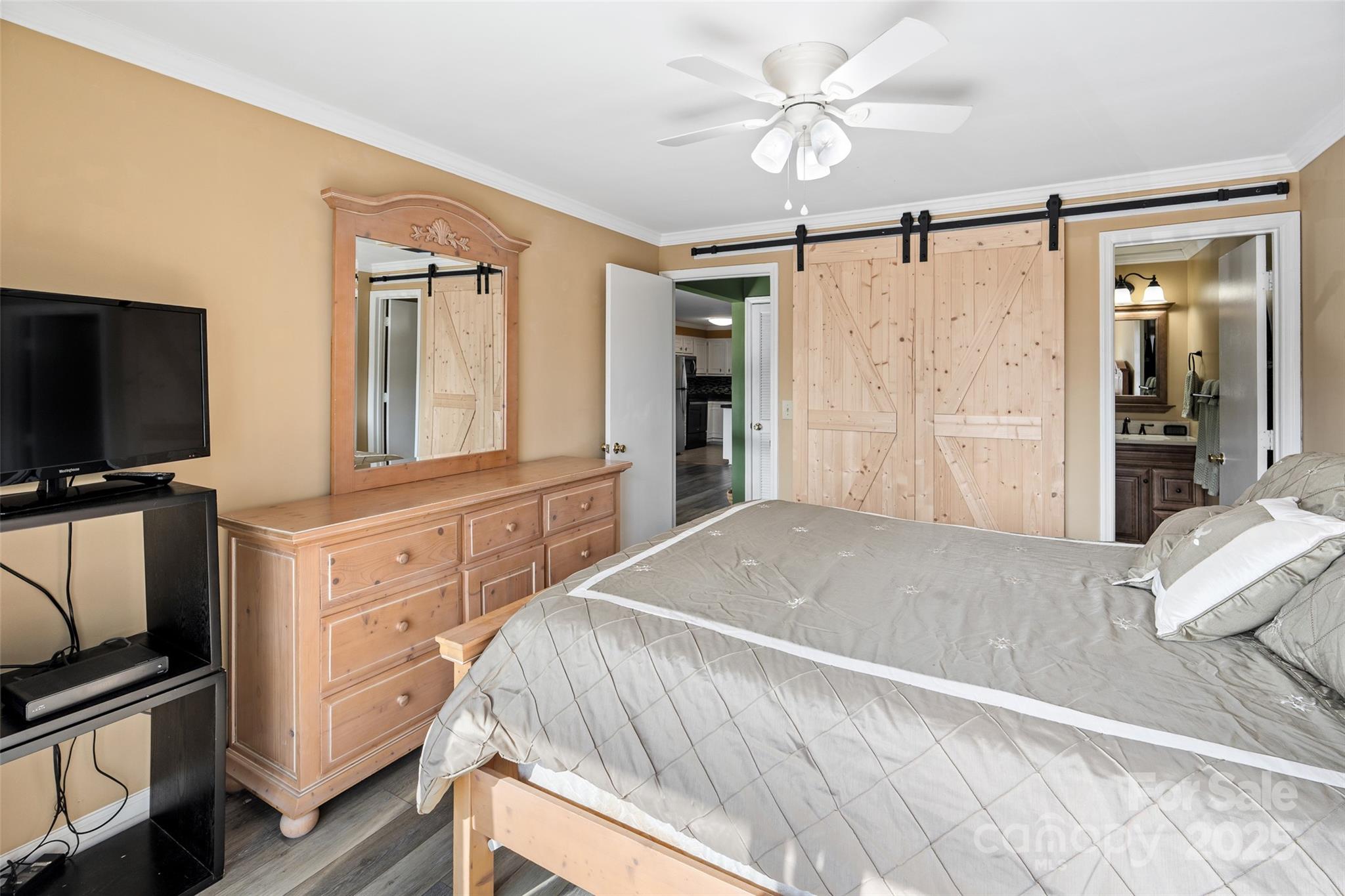 2714 W Beach Drive Property Photo 27
