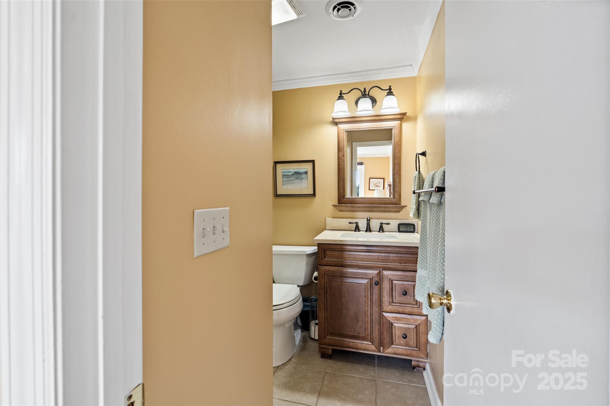 2714 W Beach Drive Property Photo 28