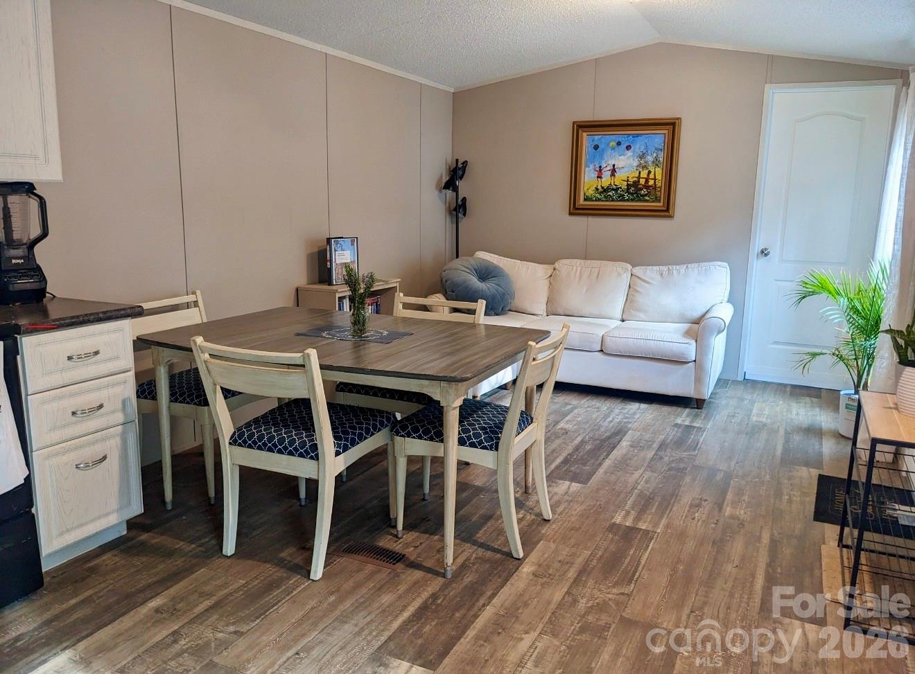 2828 E Pine Street Property Photo 17