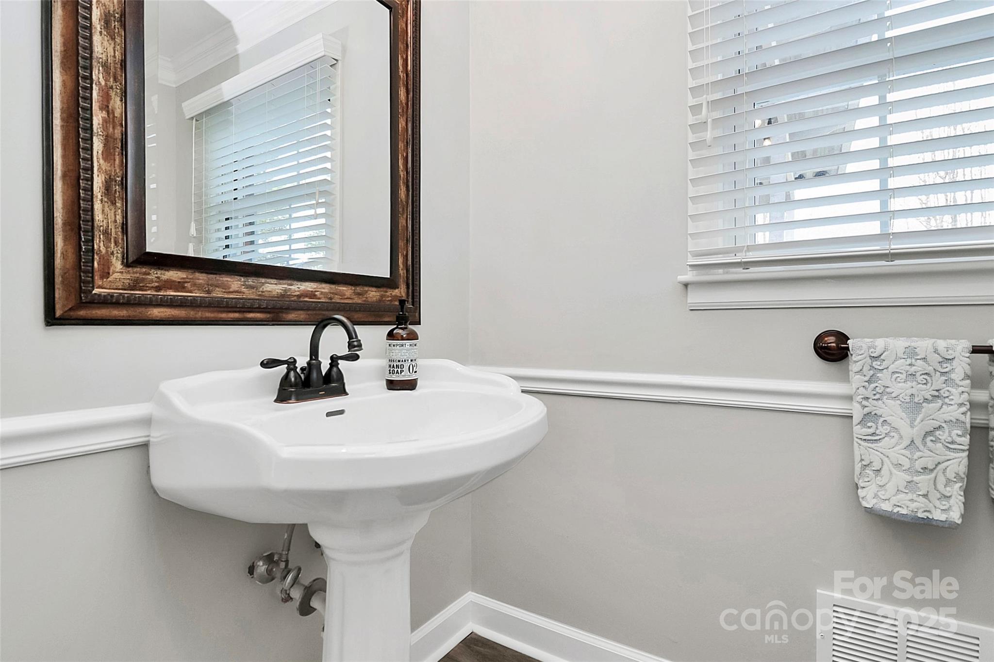 2468 Shaw Avenue Property Photo 12