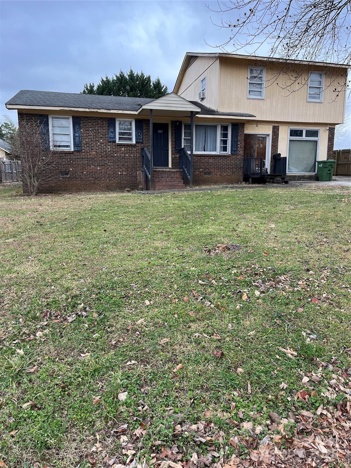 206 E Catawba Drive Property Photo 1