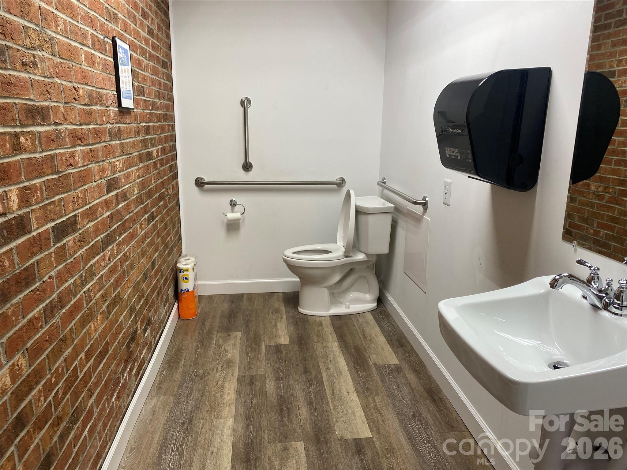 305 E Arch Street 36 Property Photo 10