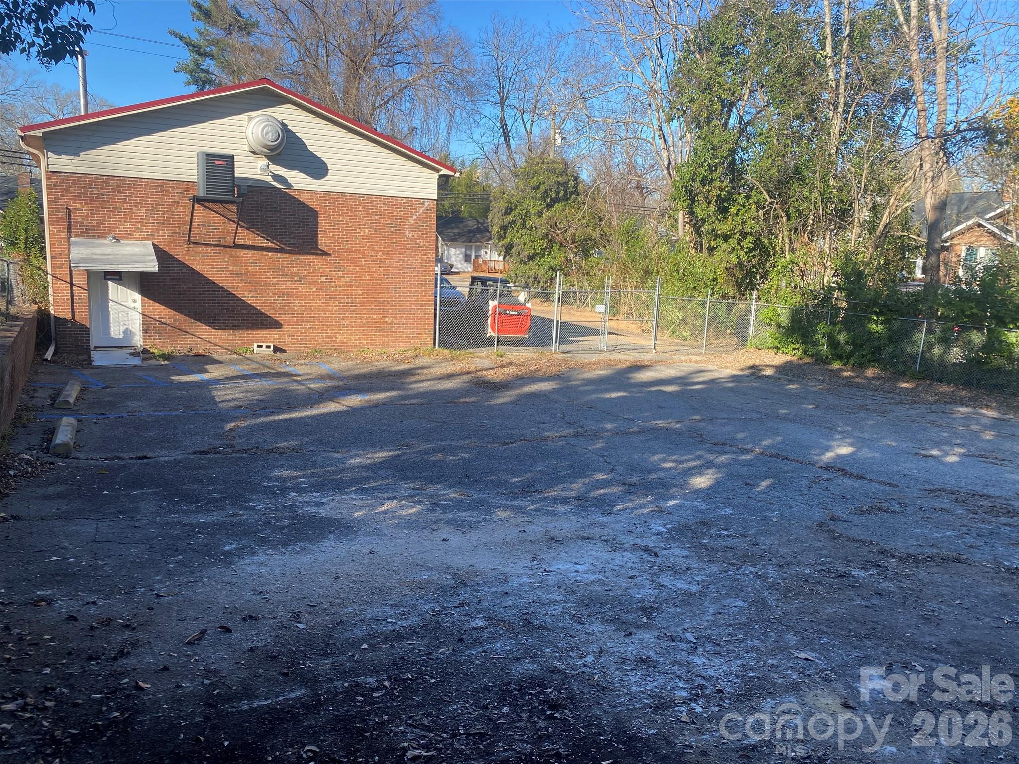 305 E Arch Street 36 Property Photo 14