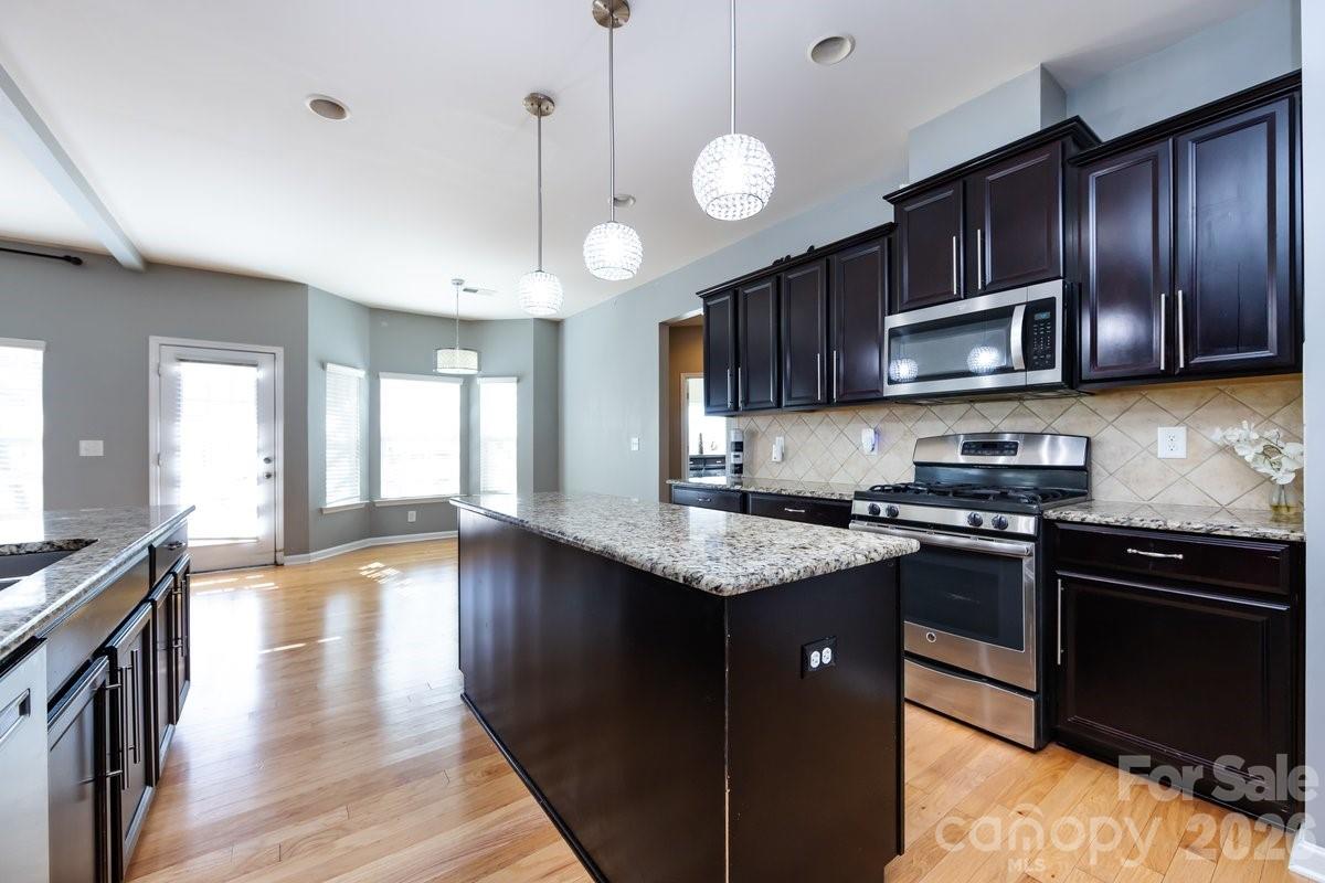 8931 Happiness Road Property Photo 12