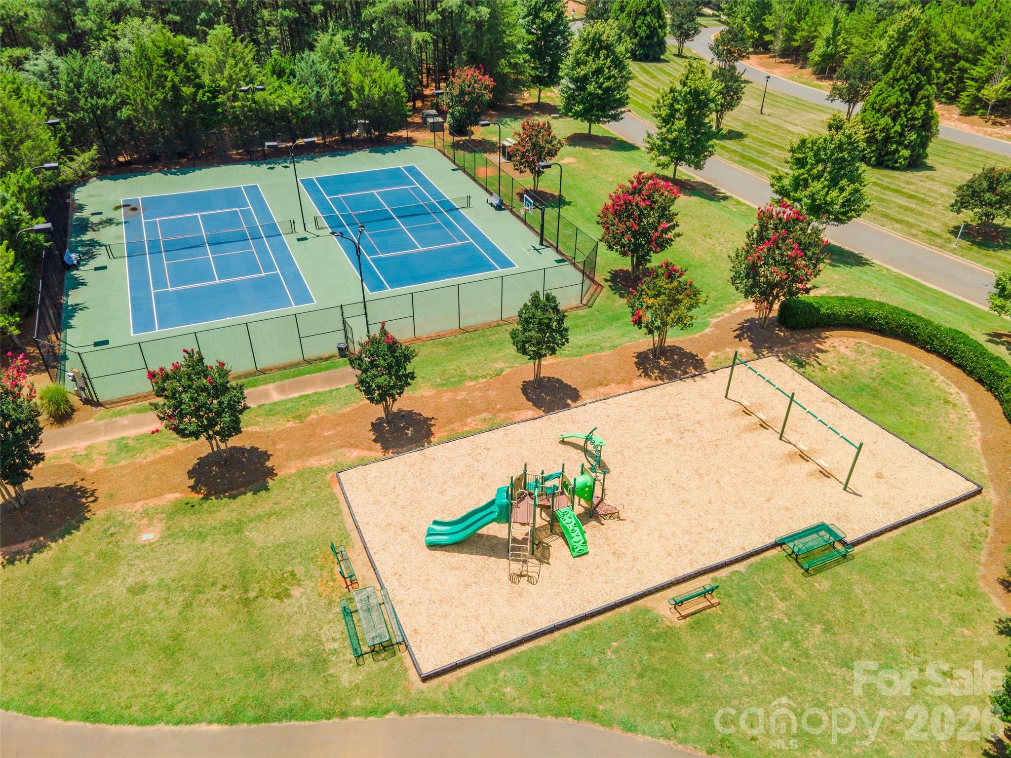 2021 Gladelynn Court Property Photo 7