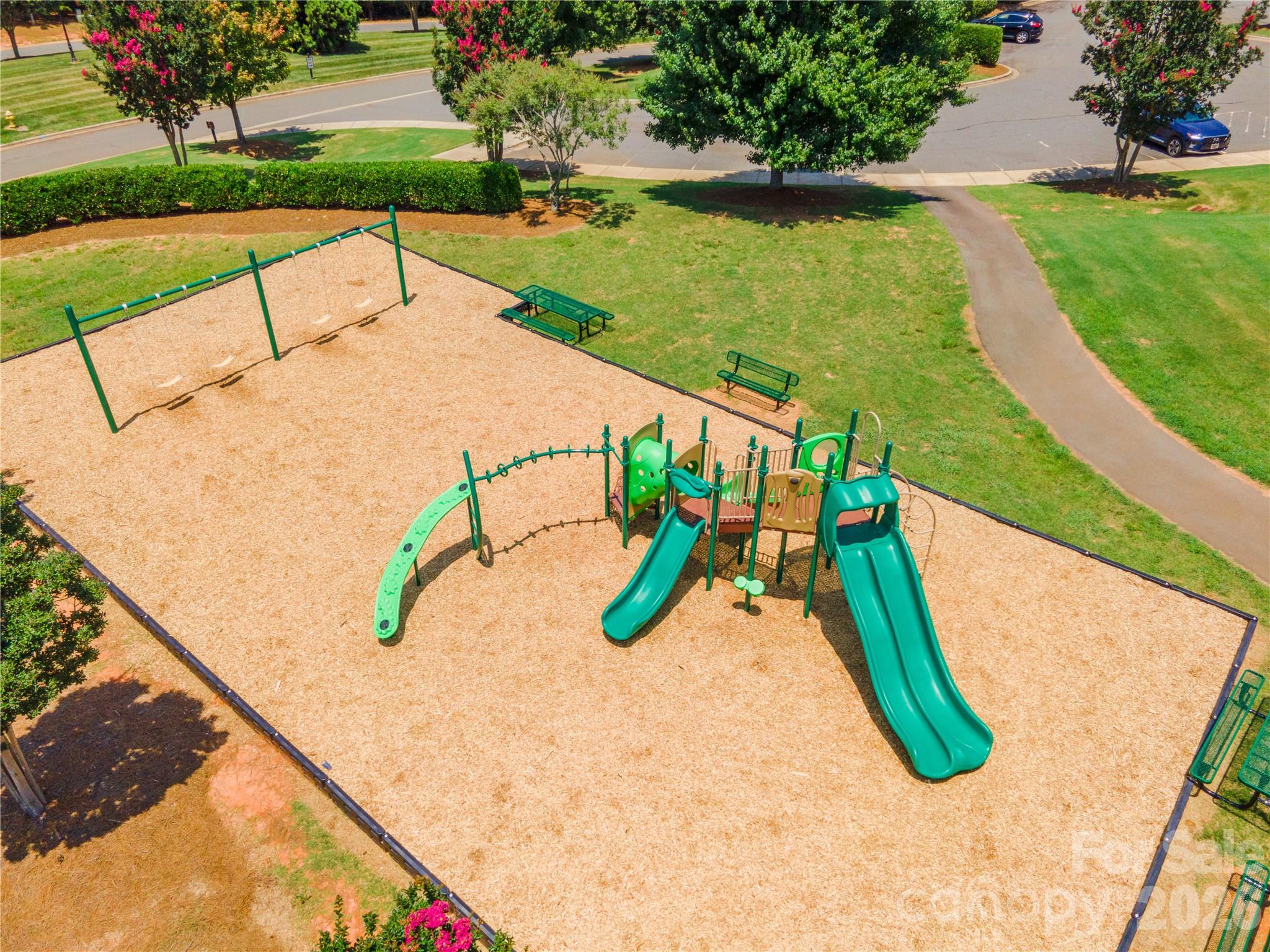 2021 Gladelynn Court Property Photo 8