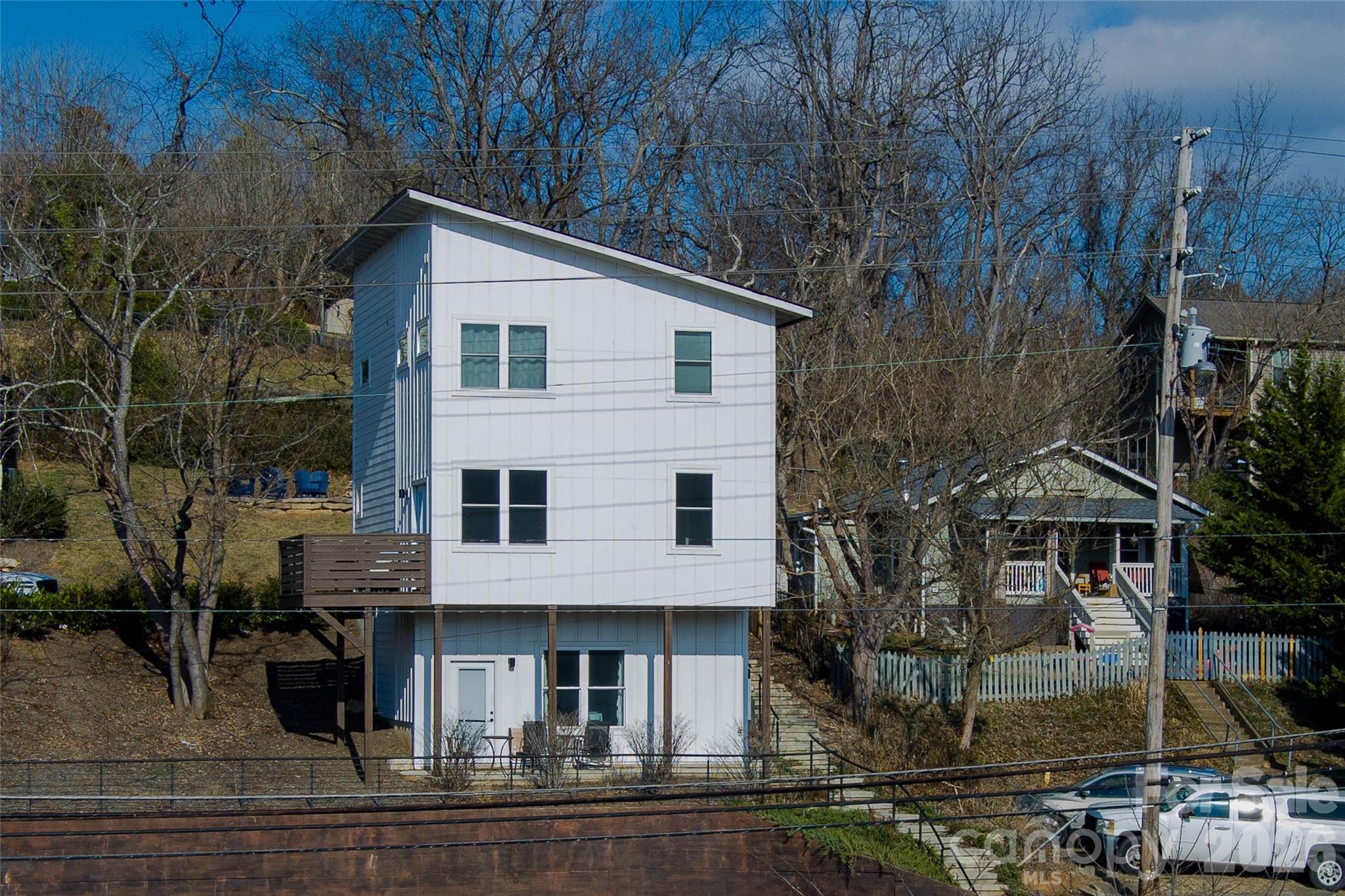1057, 1061, 1063 Riverside Drive Property Photo 4