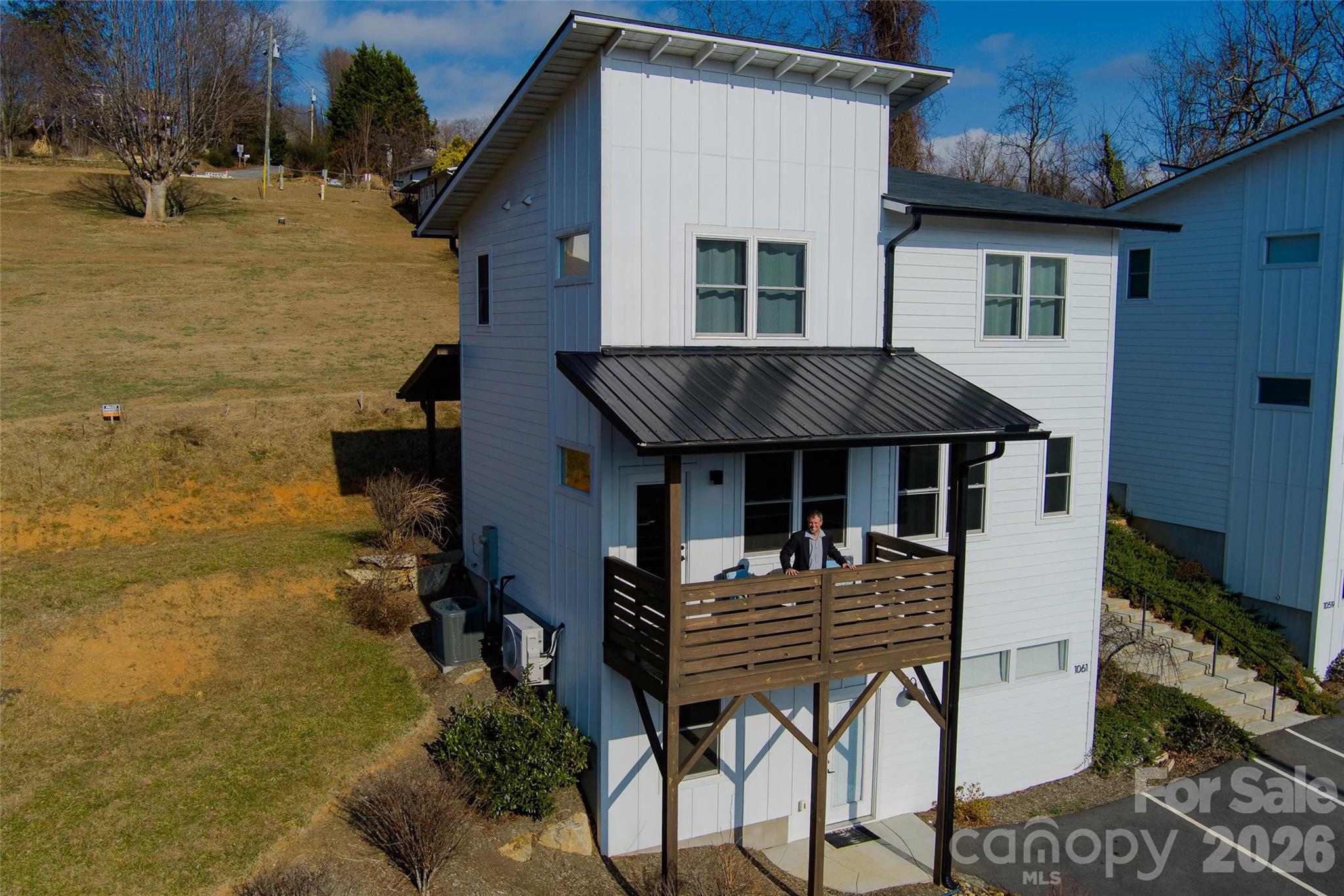 1057, 1061, 1063 Riverside Drive Property Photo 5