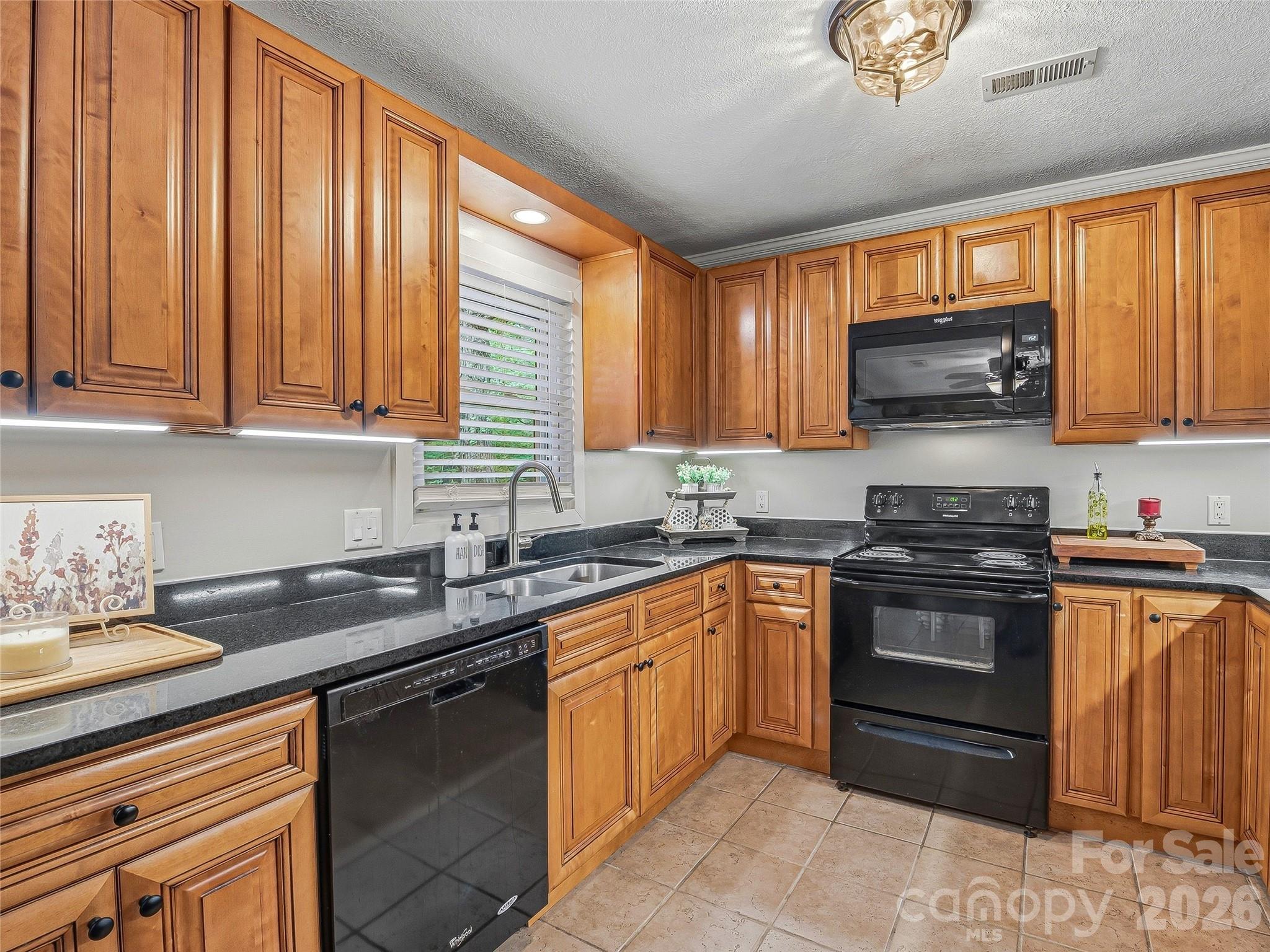 416 S Cherokee Avenue Property Photo 15