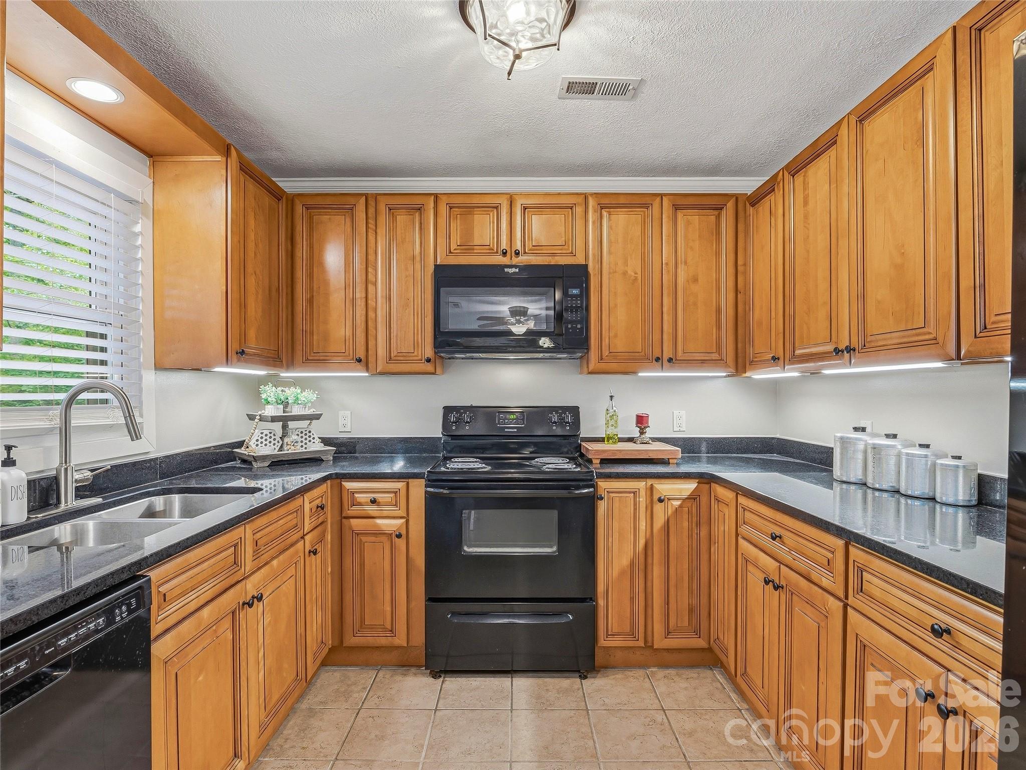 416 S Cherokee Avenue Property Photo 16