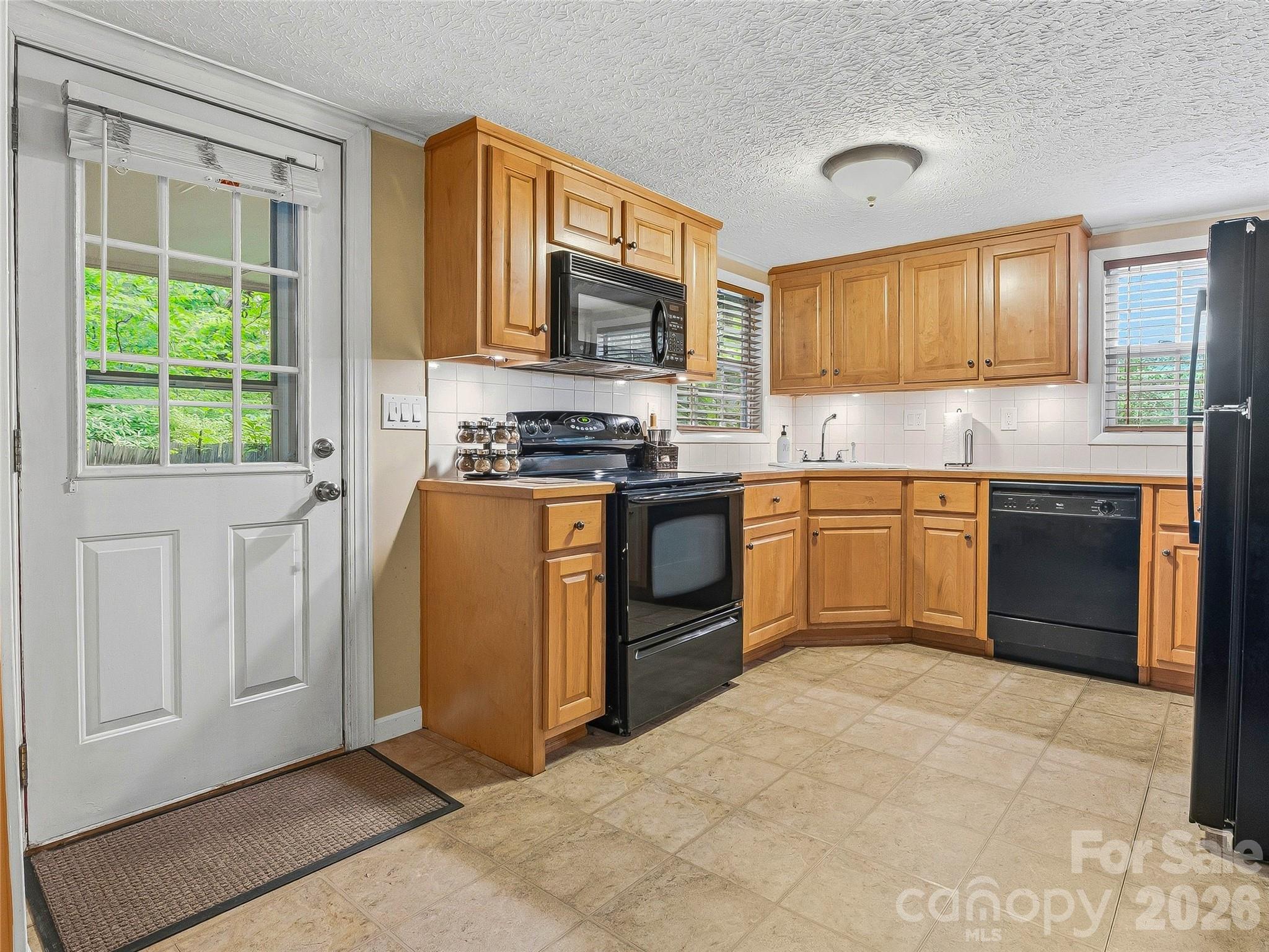 416 S Cherokee Avenue Property Photo 28