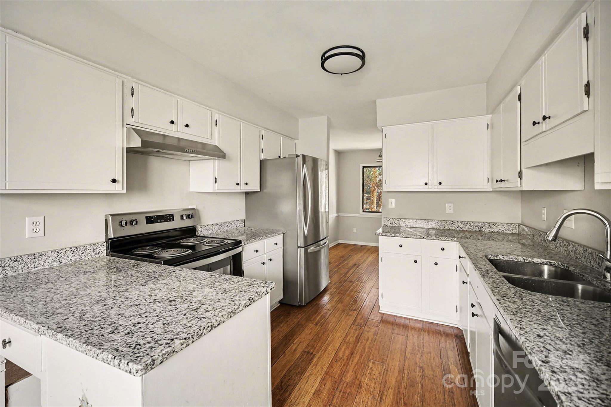 7913 Horse Chestnut Lane Property Photo 3
