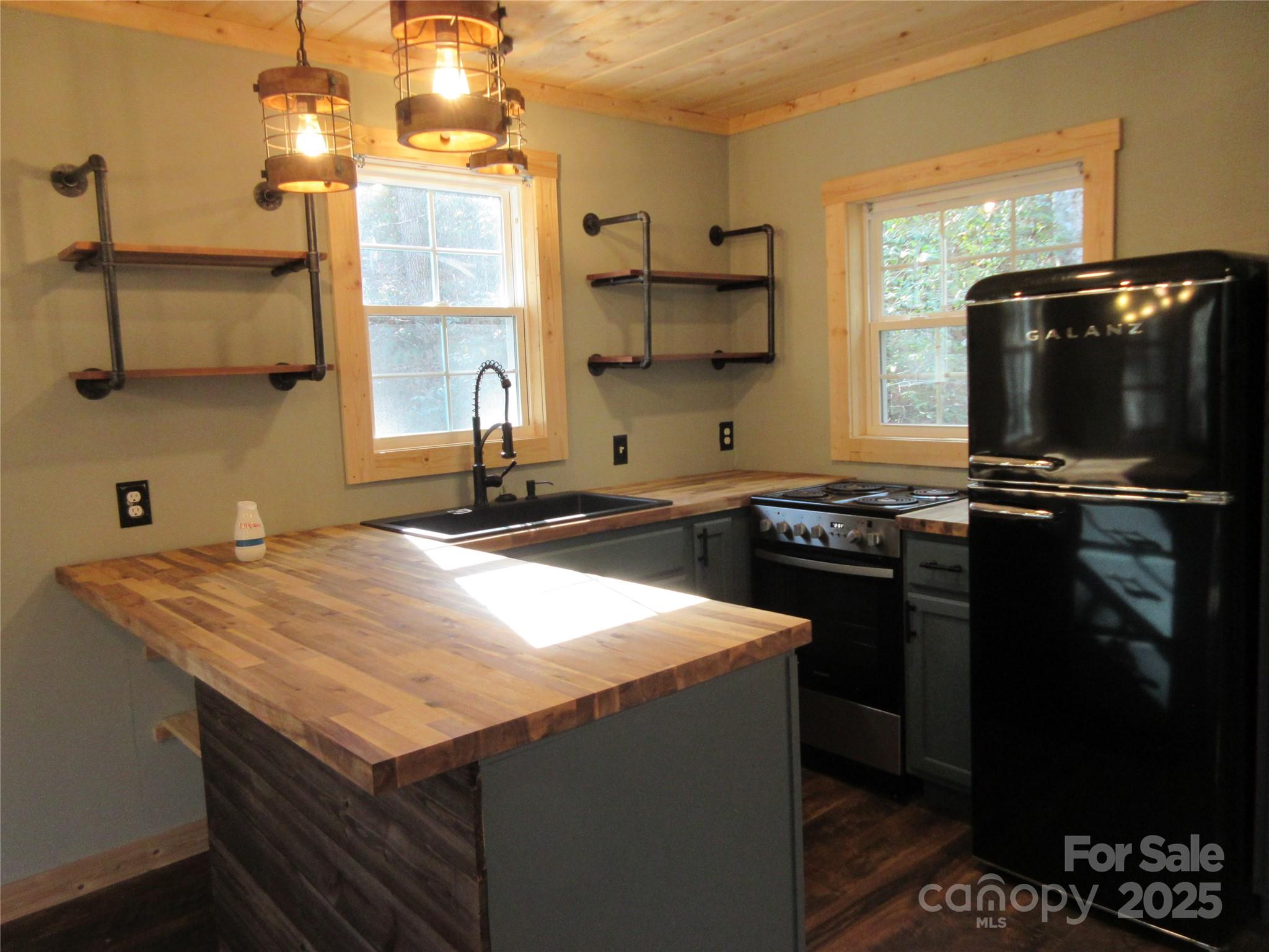 30 Rainbow Lake Circle Property Photo 7