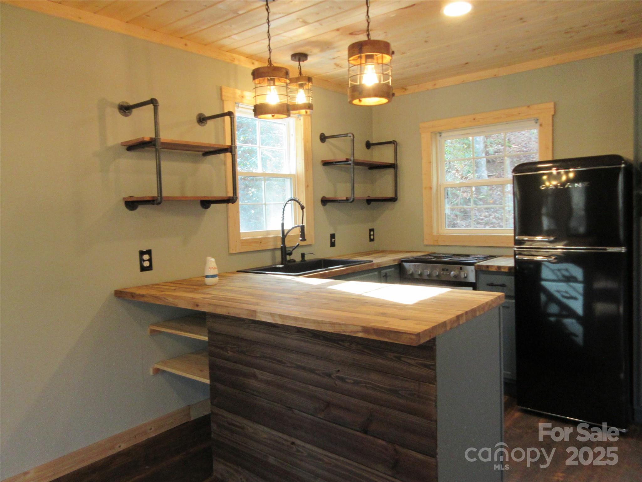 30 Rainbow Lake Circle Property Photo 11